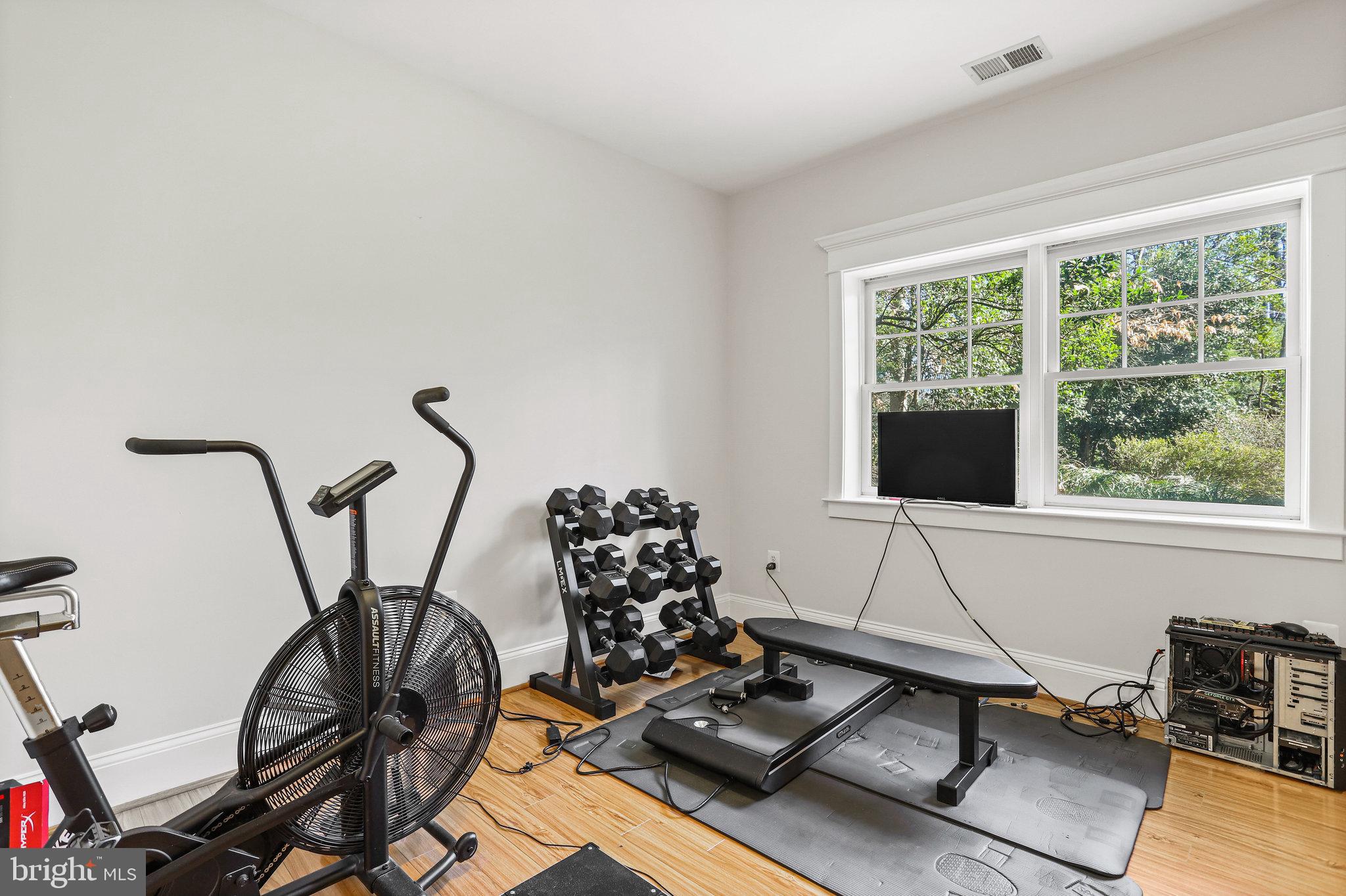 WILLIAMSBURG VILLAGE - Residential