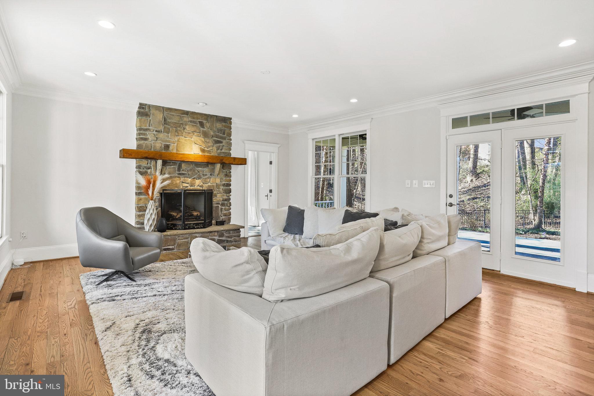 WILLIAMSBURG VILLAGE - Residential