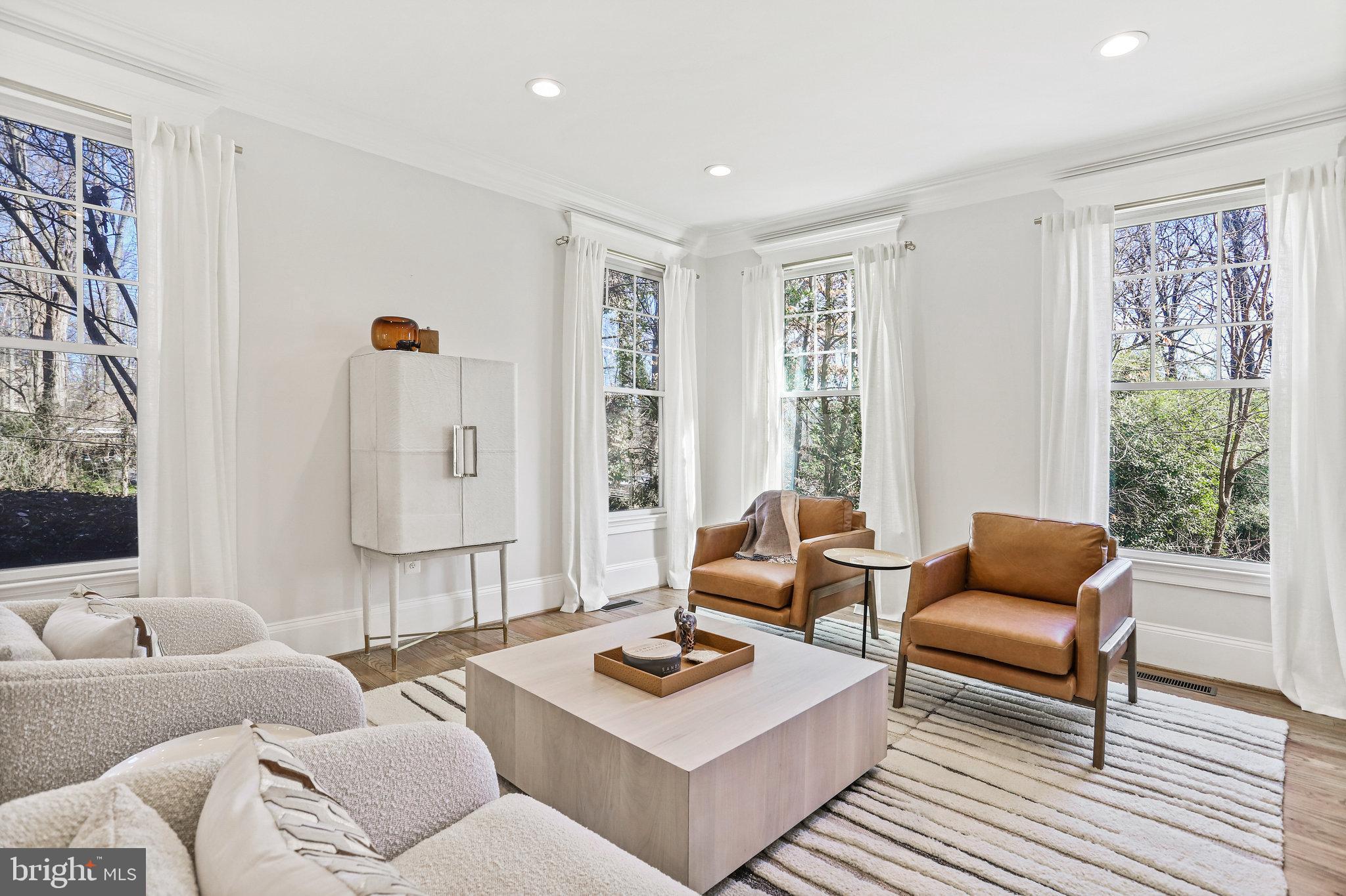 WILLIAMSBURG VILLAGE - Residential