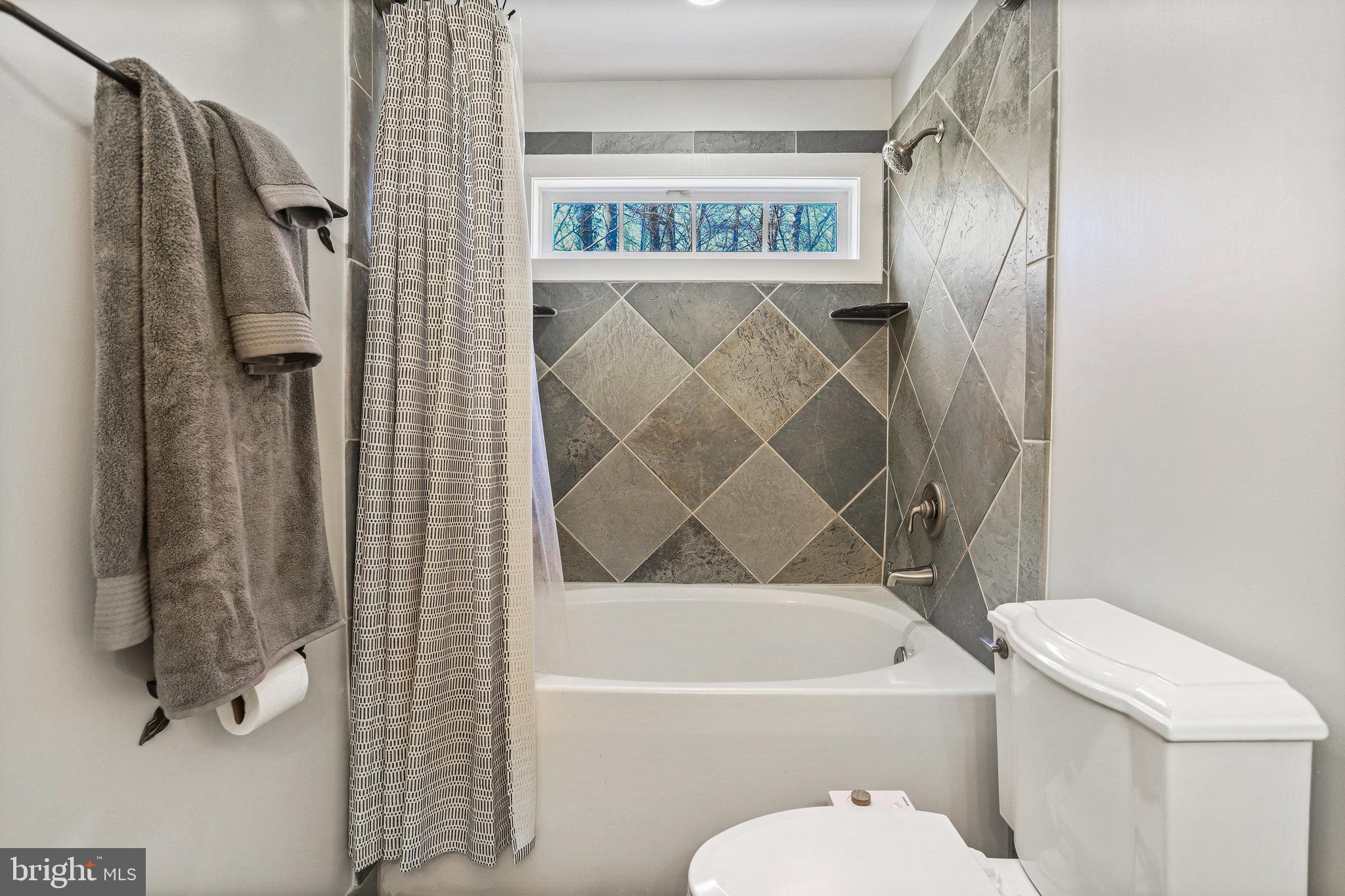 WILLIAMSBURG VILLAGE - Residential