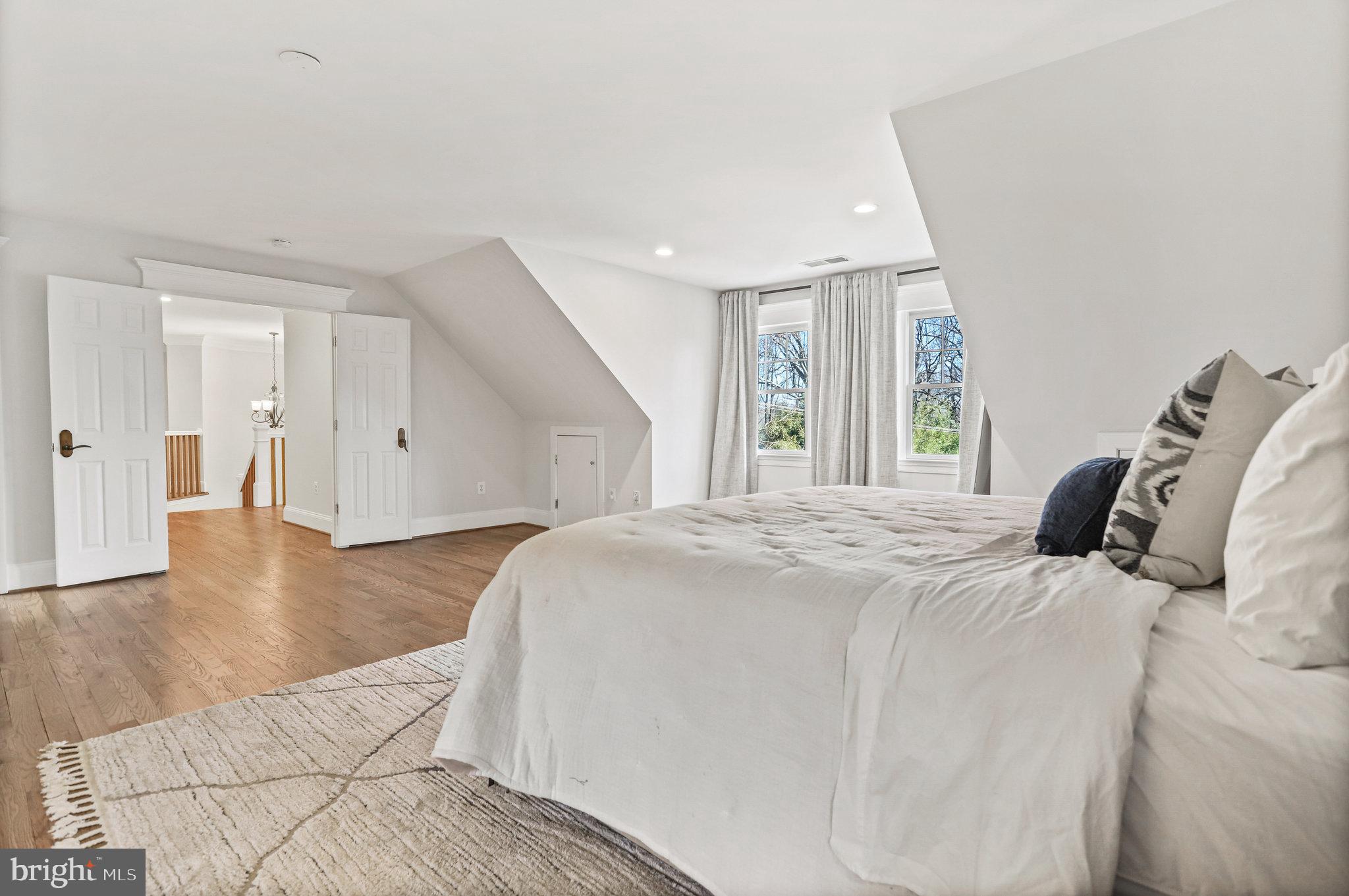 WILLIAMSBURG VILLAGE - Residential