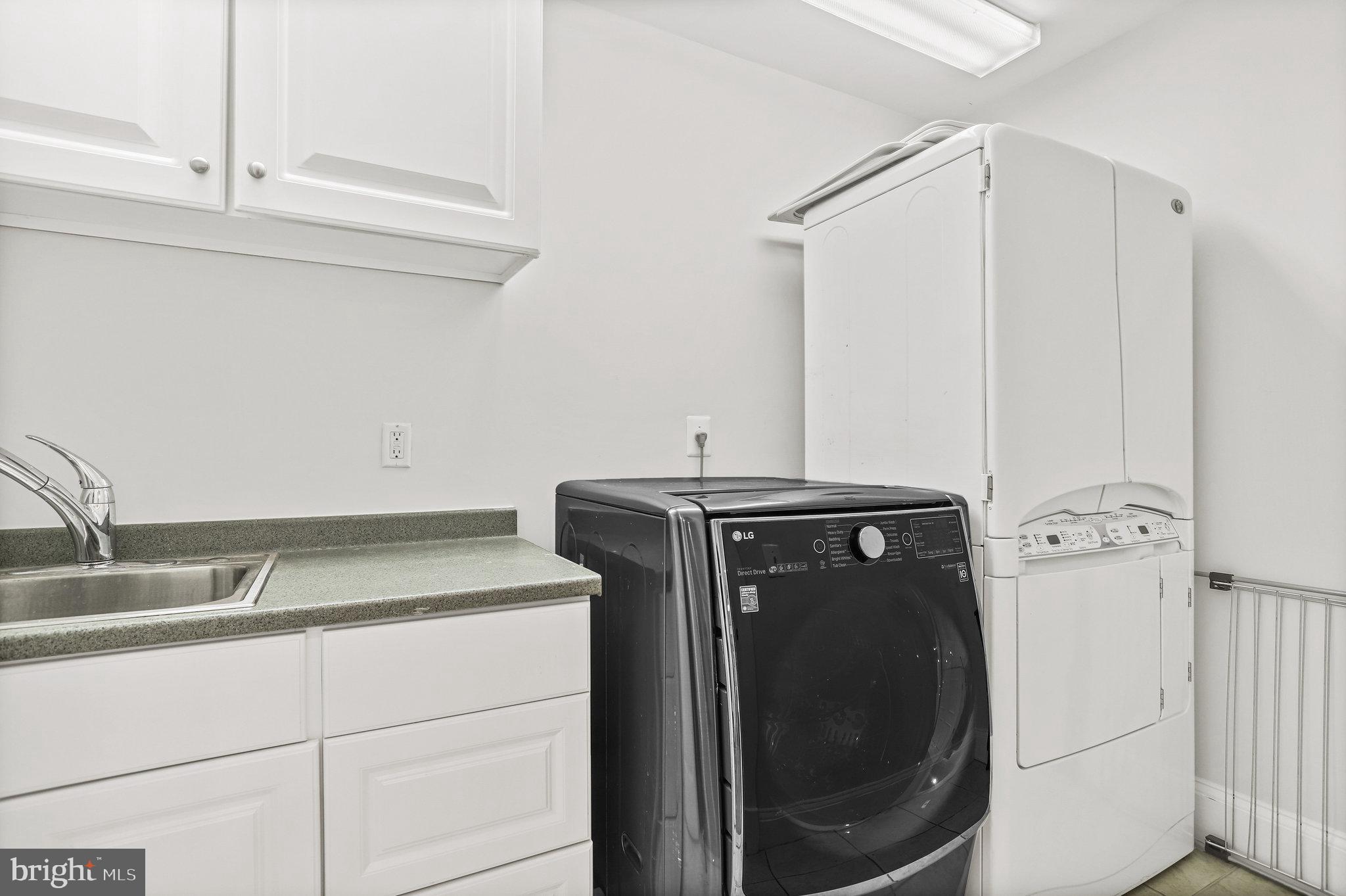 WILLIAMSBURG VILLAGE - Residential