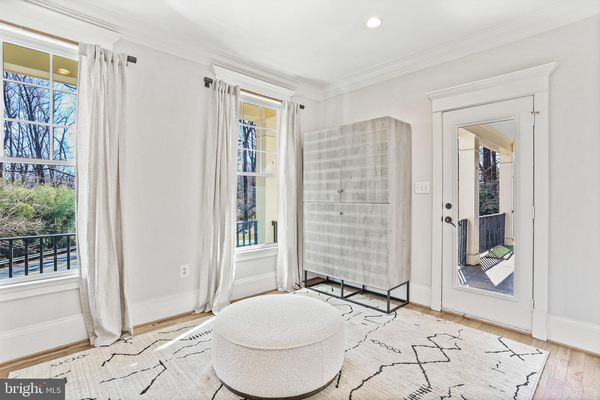 WILLIAMSBURG VILLAGE - Residential