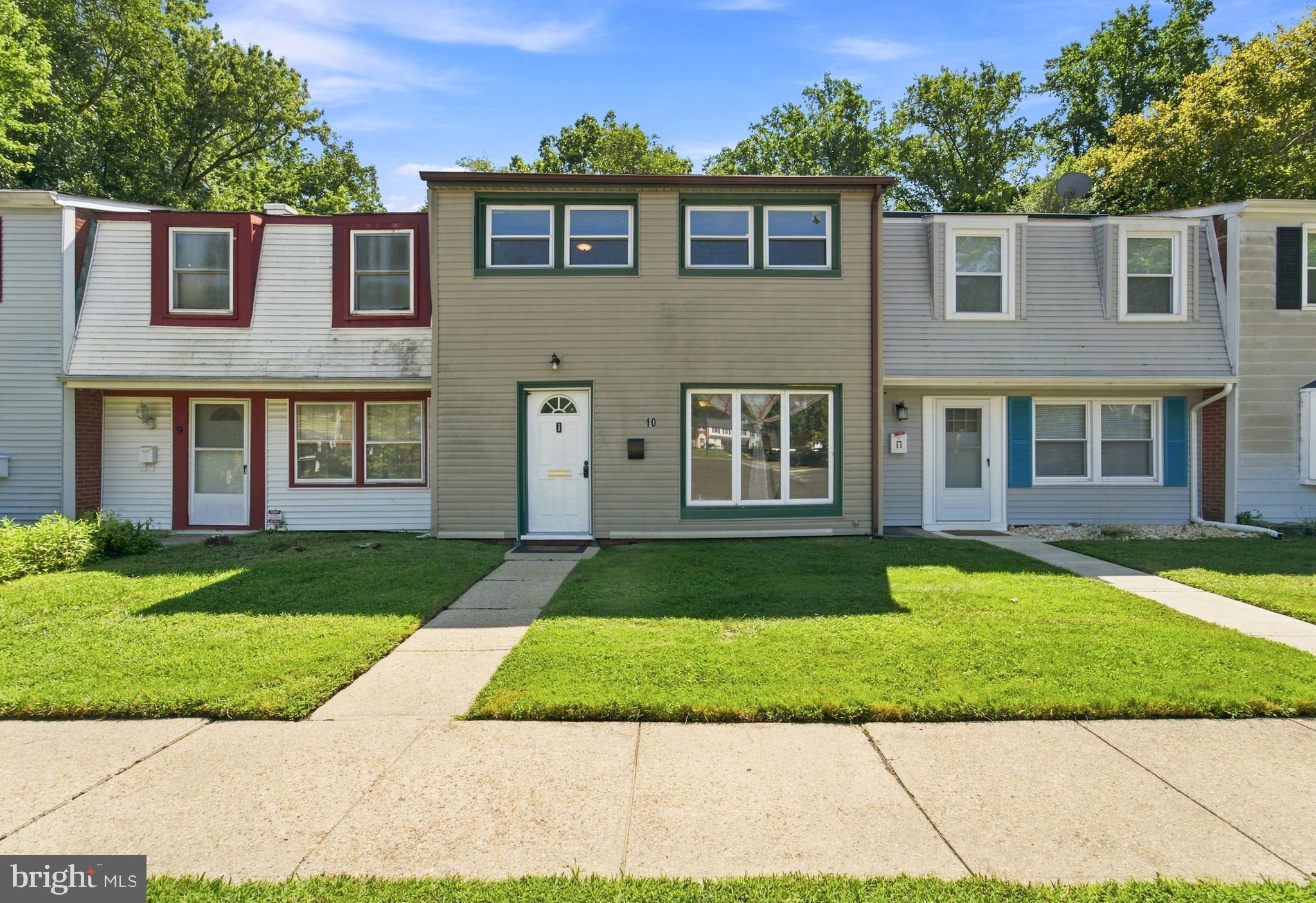 10 RUSCOMBE COURT