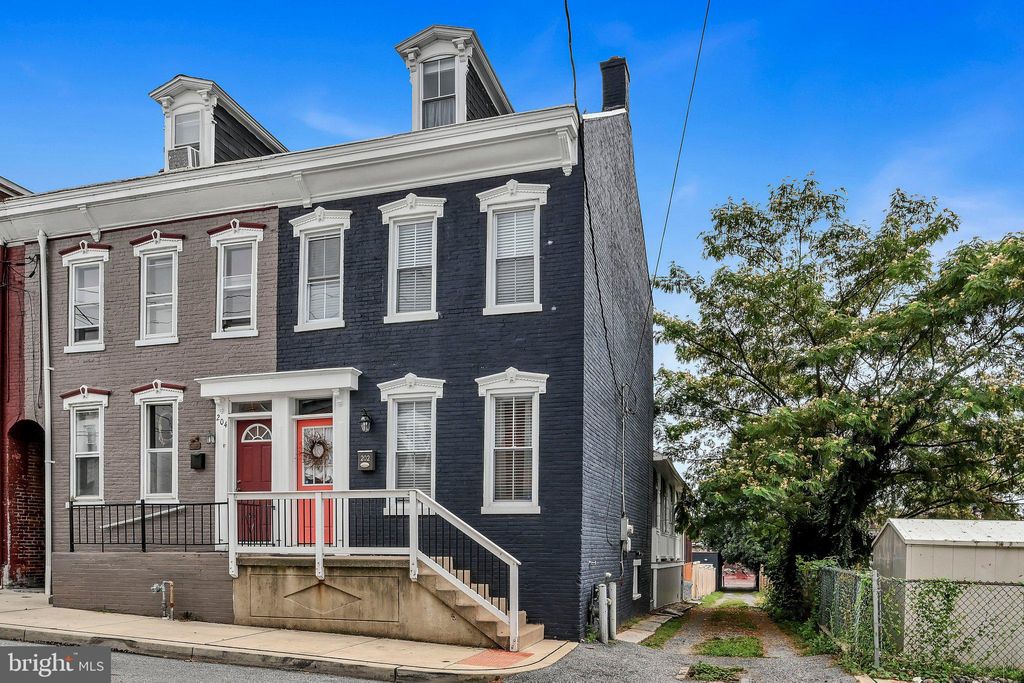 Photo of 202 Poplar Street, Columbia, PA 17512 (MLS # PALA2054630)