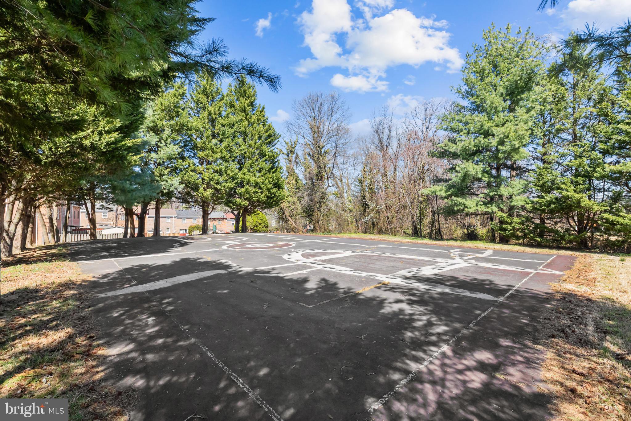 SOUTHGATE WOODS TOWNHOUSES - Residential