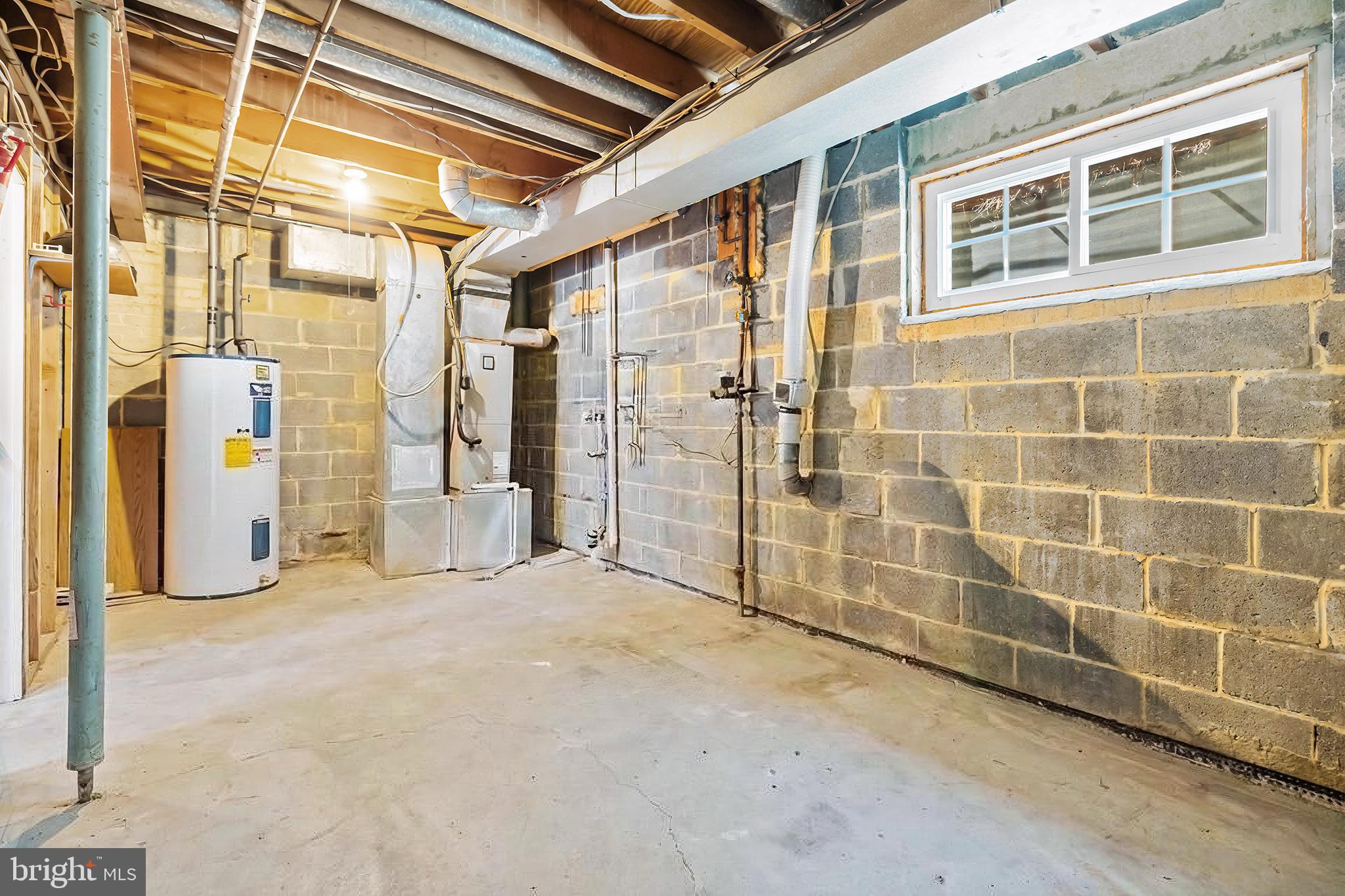 SOUTHGATE WOODS TOWNHOUSES - Residential