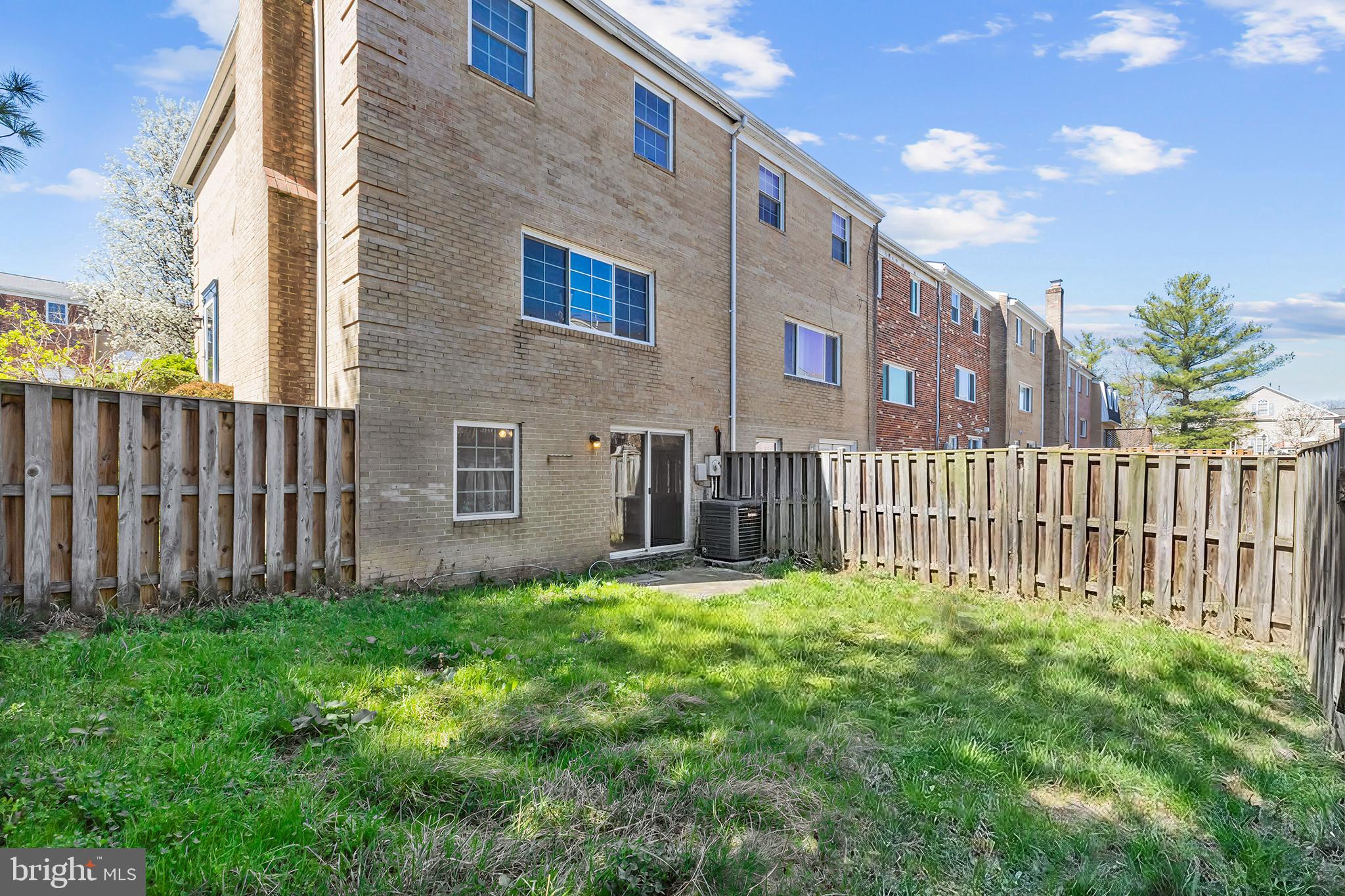 SOUTHGATE WOODS TOWNHOUSES - Residential