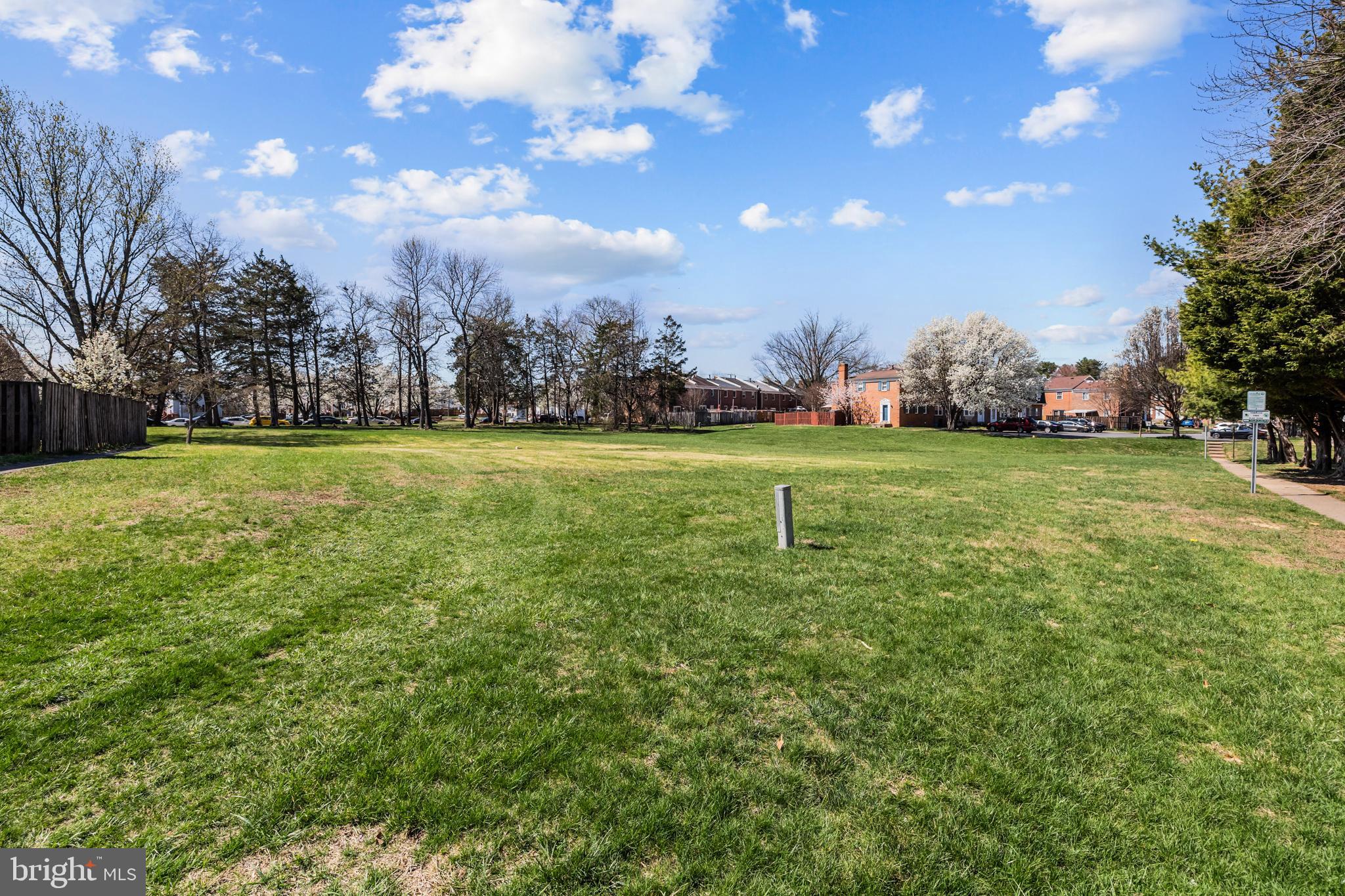 SOUTHGATE WOODS TOWNHOUSES - Residential