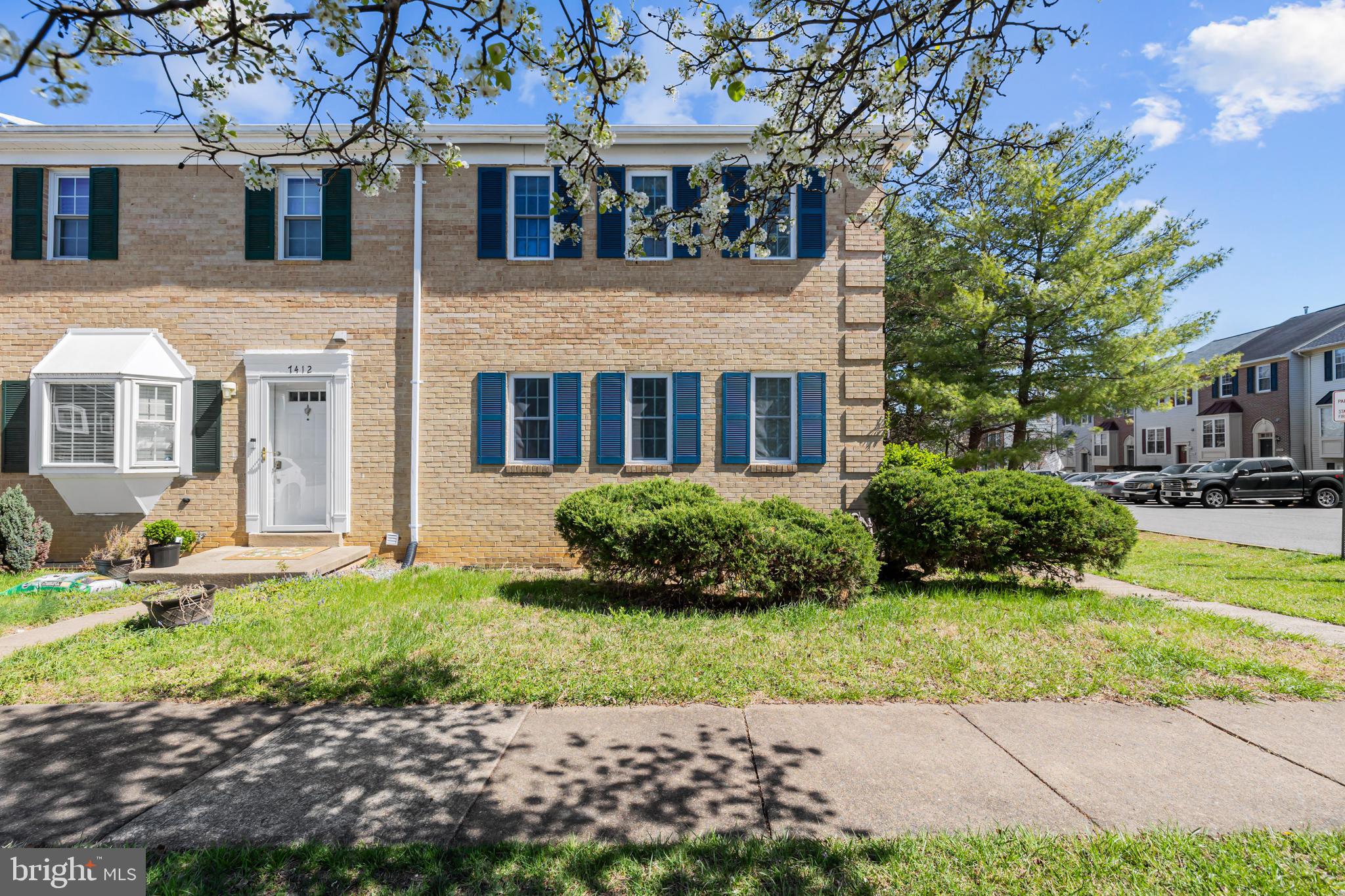 SOUTHGATE WOODS TOWNHOUSES - Residential