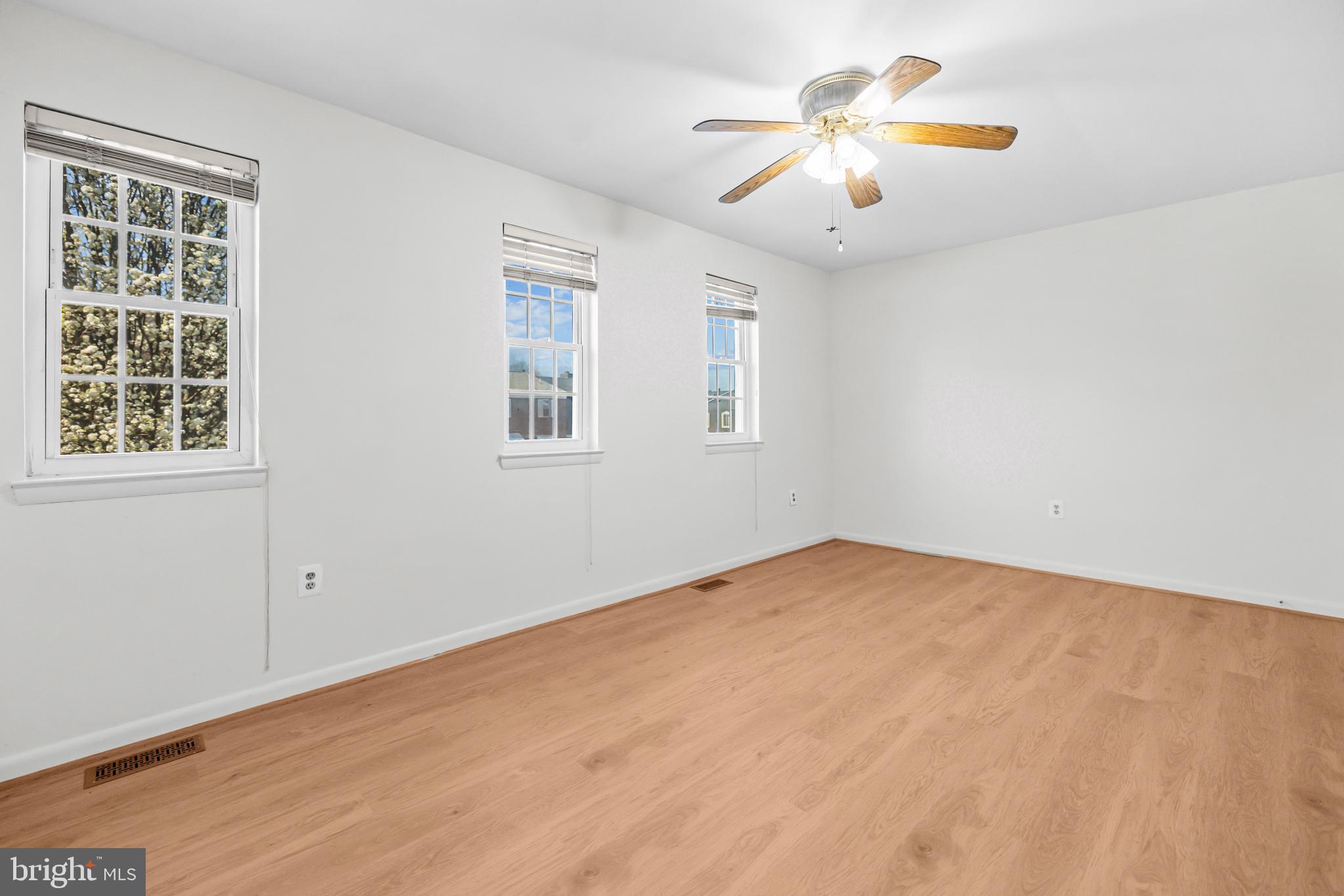 SOUTHGATE WOODS TOWNHOUSES - Residential