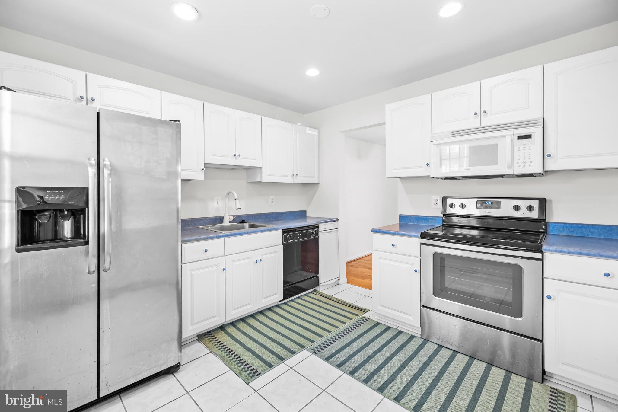 SOUTHGATE WOODS TOWNHOUSES - Residential