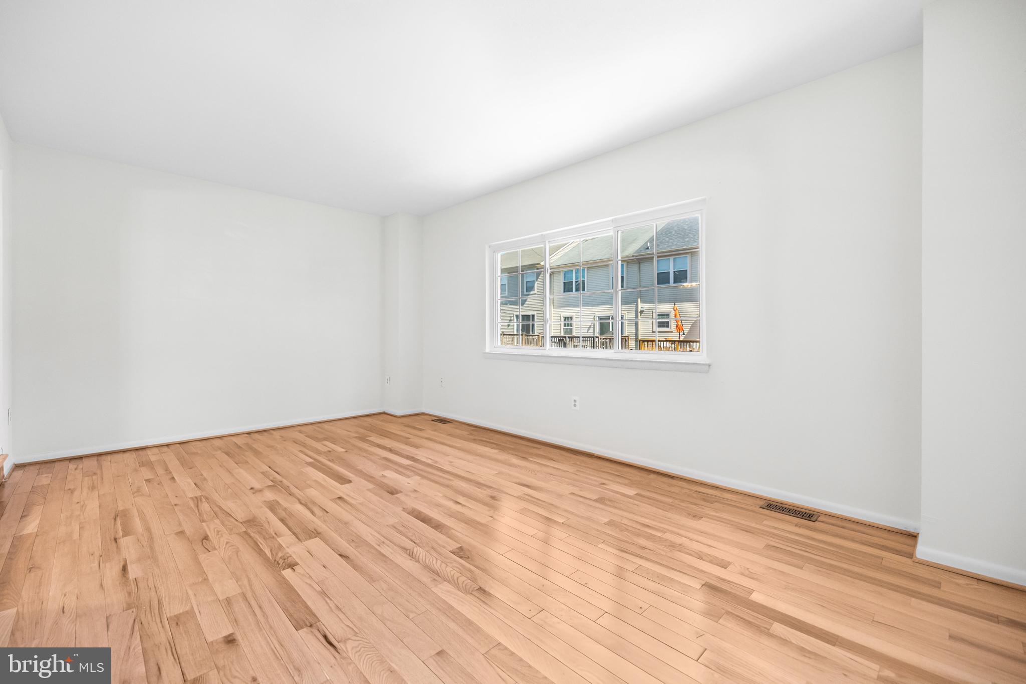 SOUTHGATE WOODS TOWNHOUSES - Residential