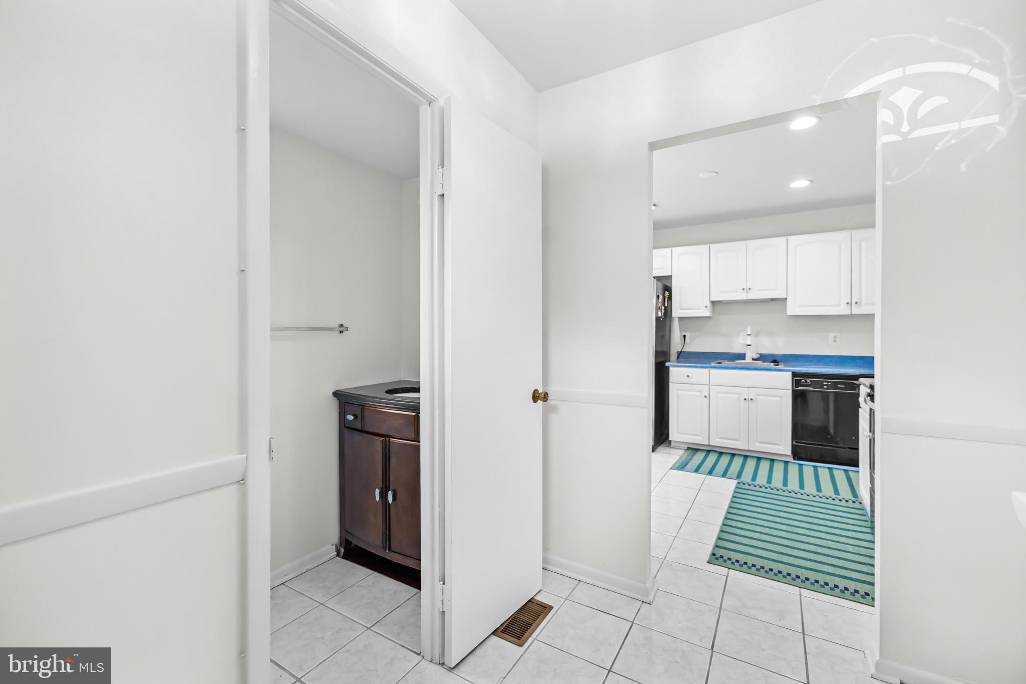 SOUTHGATE WOODS TOWNHOUSES - Residential