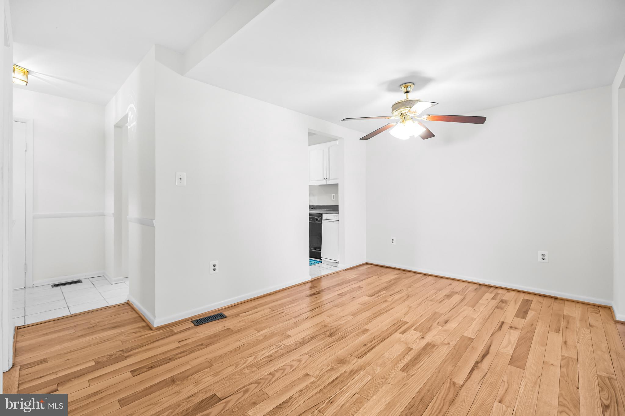 SOUTHGATE WOODS TOWNHOUSES - Residential