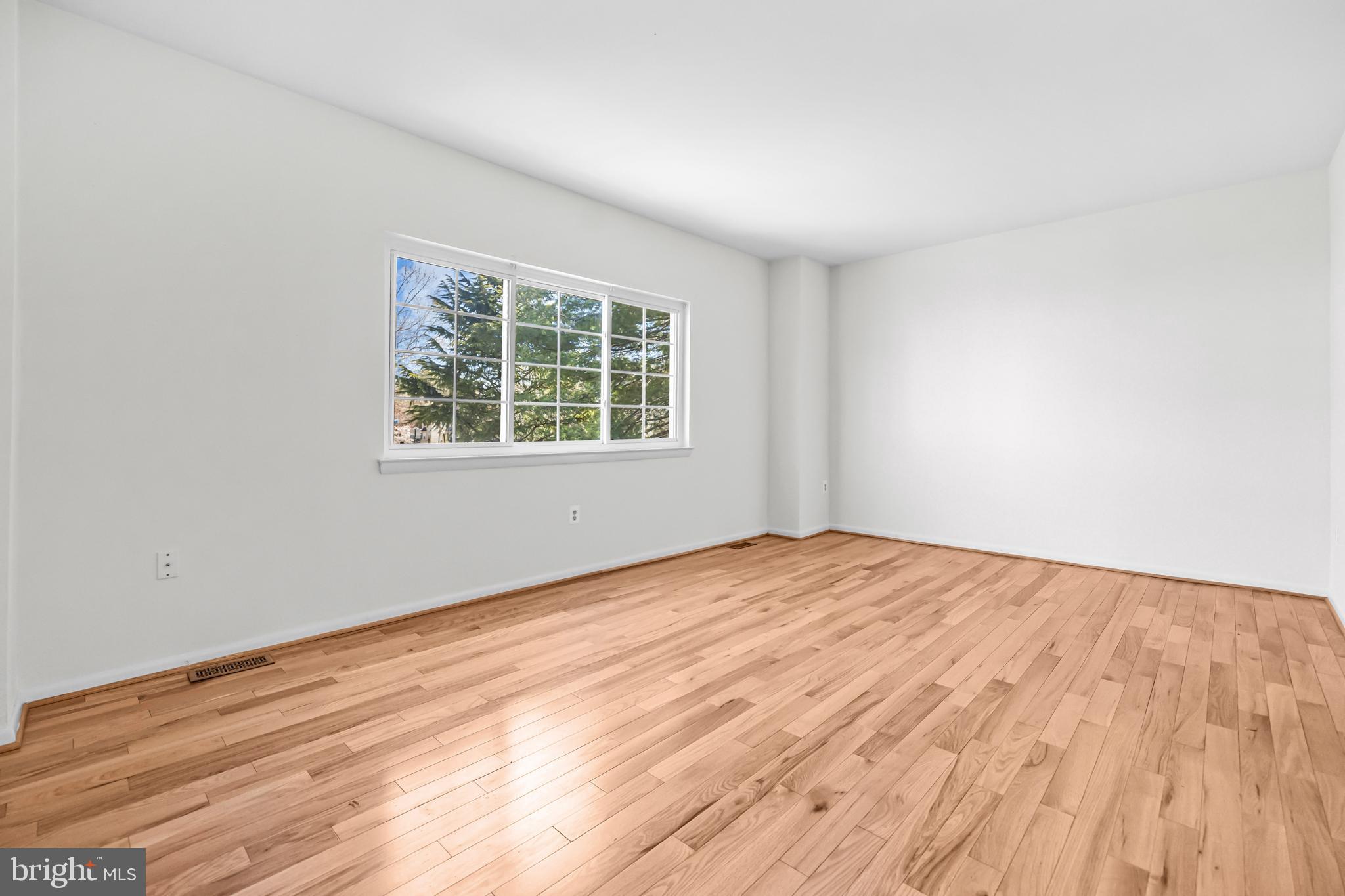 SOUTHGATE WOODS TOWNHOUSES - Residential