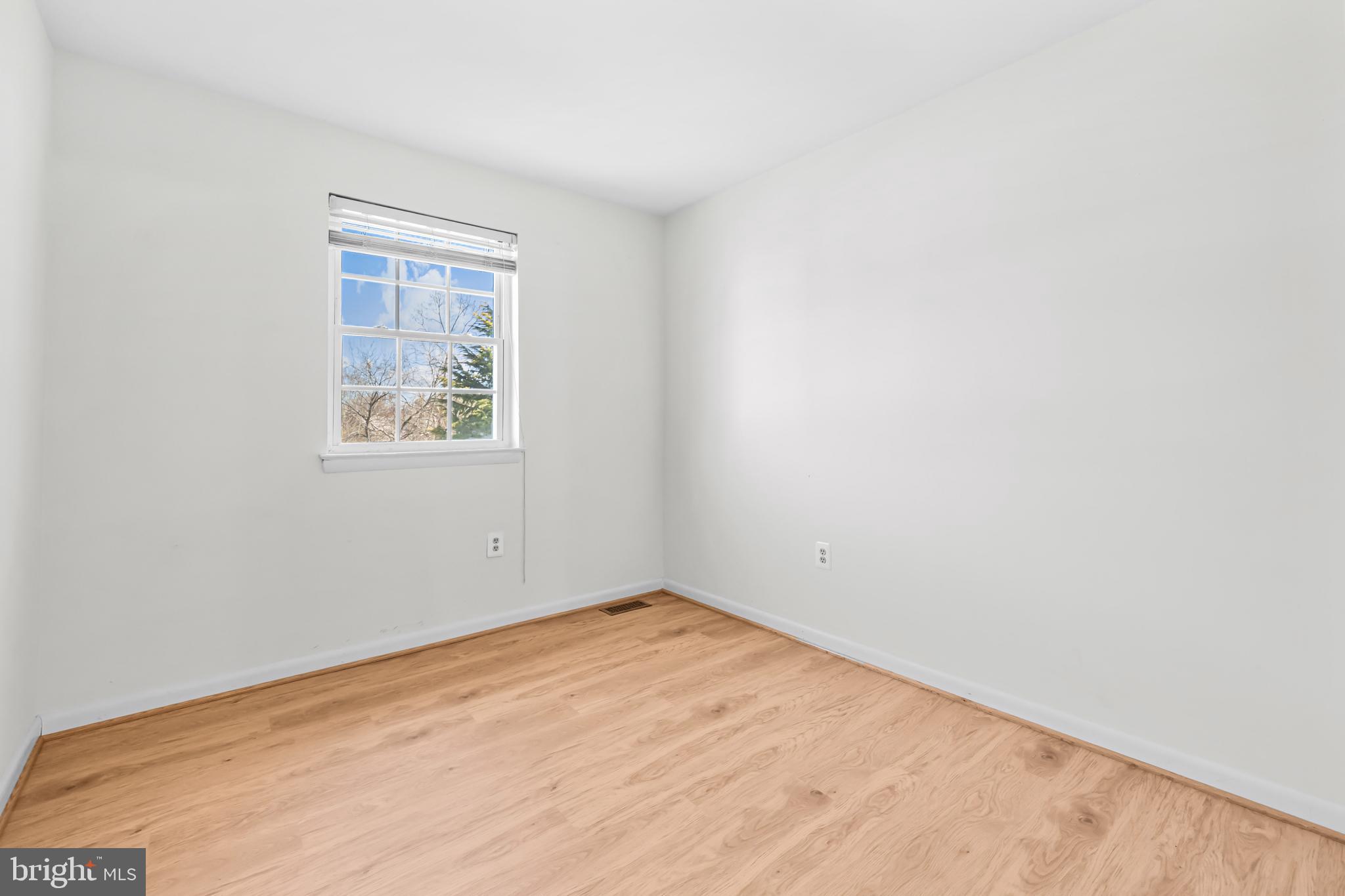 SOUTHGATE WOODS TOWNHOUSES - Residential