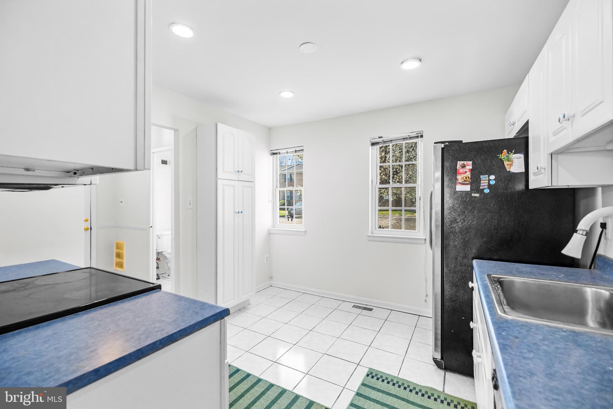 SOUTHGATE WOODS TOWNHOUSES - Residential