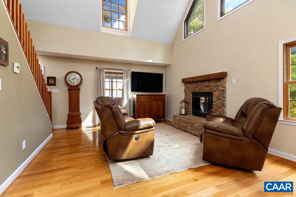 12 POWDERHORN LN