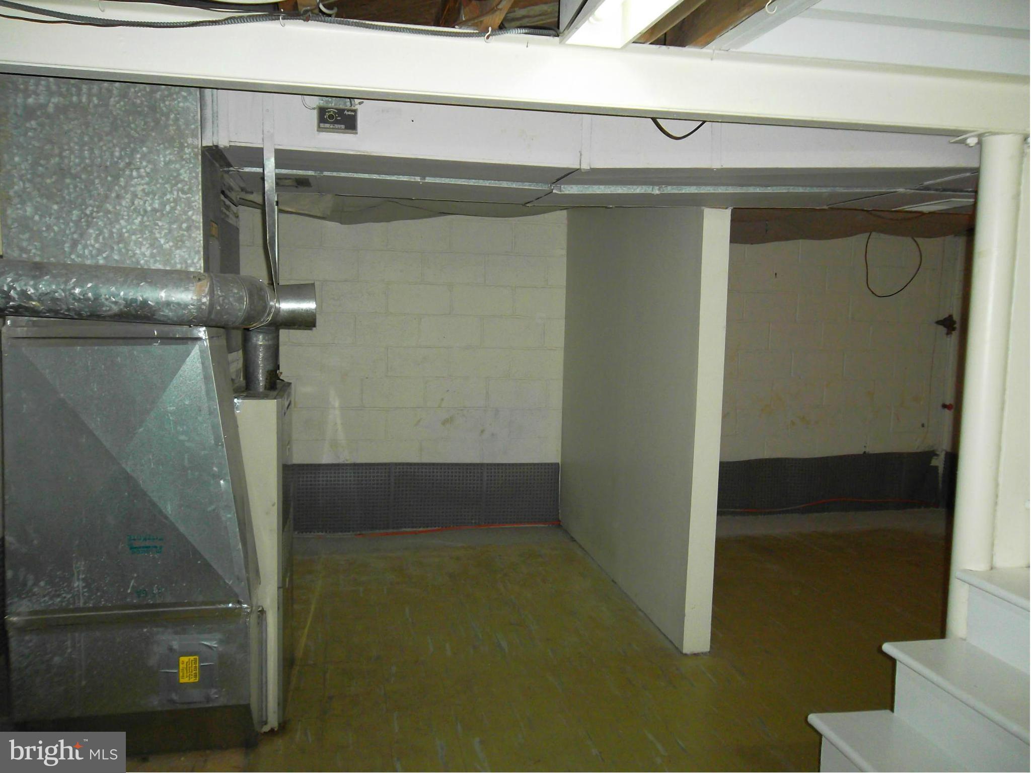 KNOLLBROOK - Residential Lease