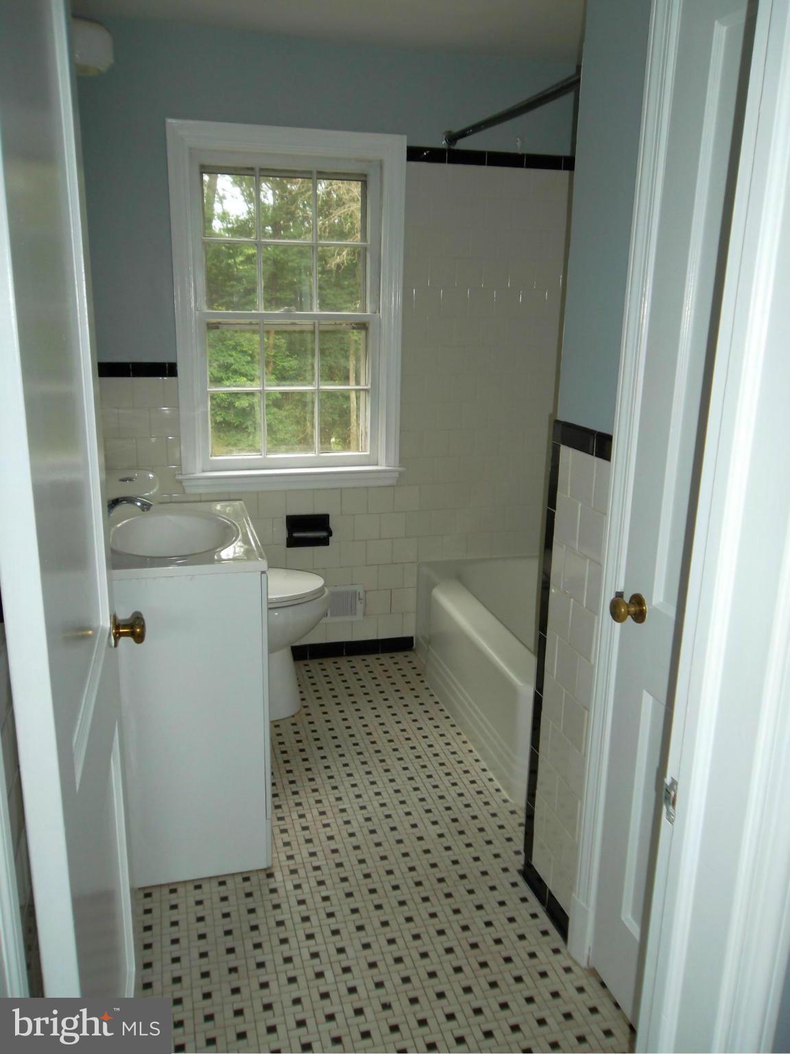 KNOLLBROOK - Residential Lease