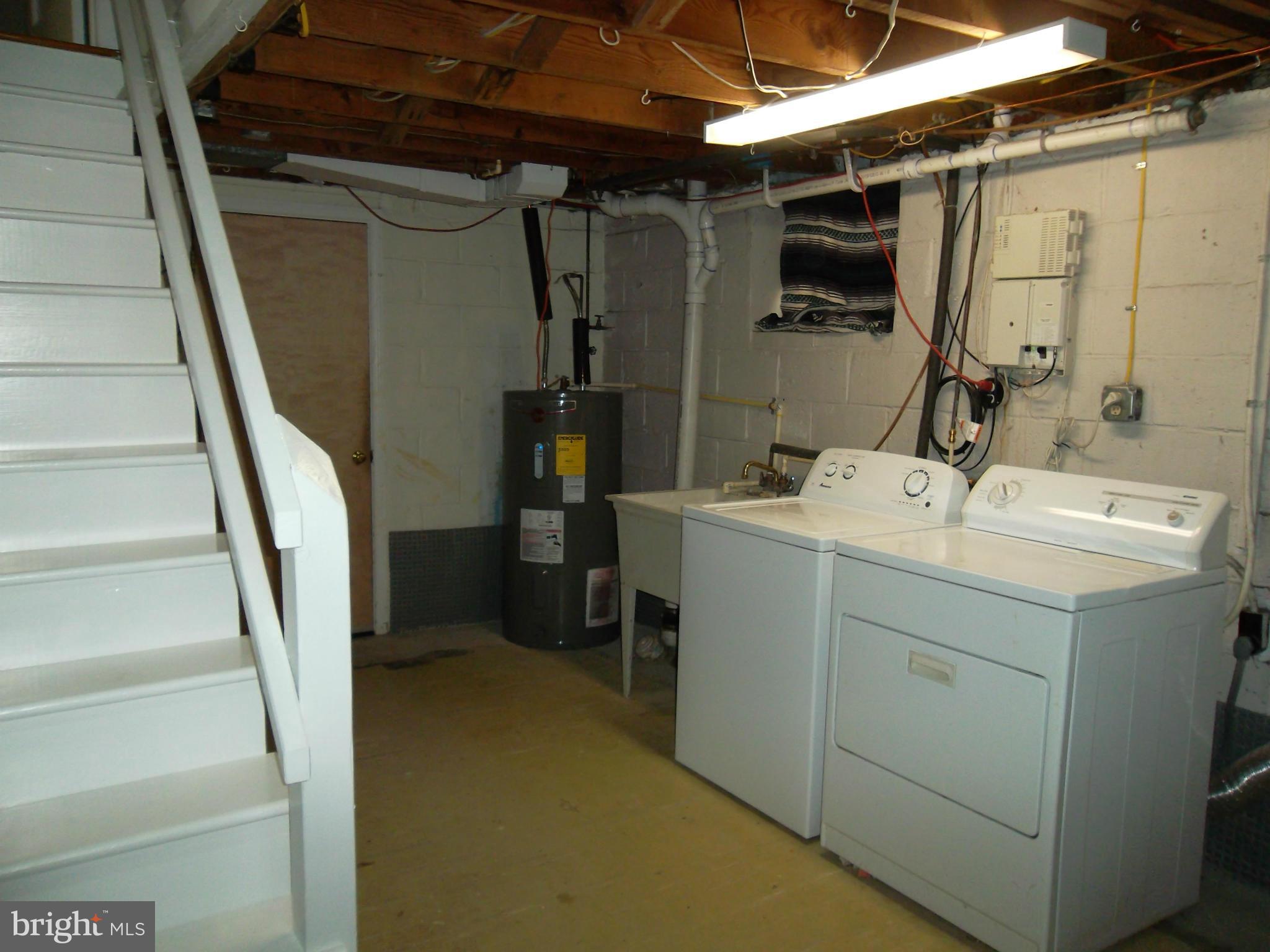 KNOLLBROOK - Residential Lease