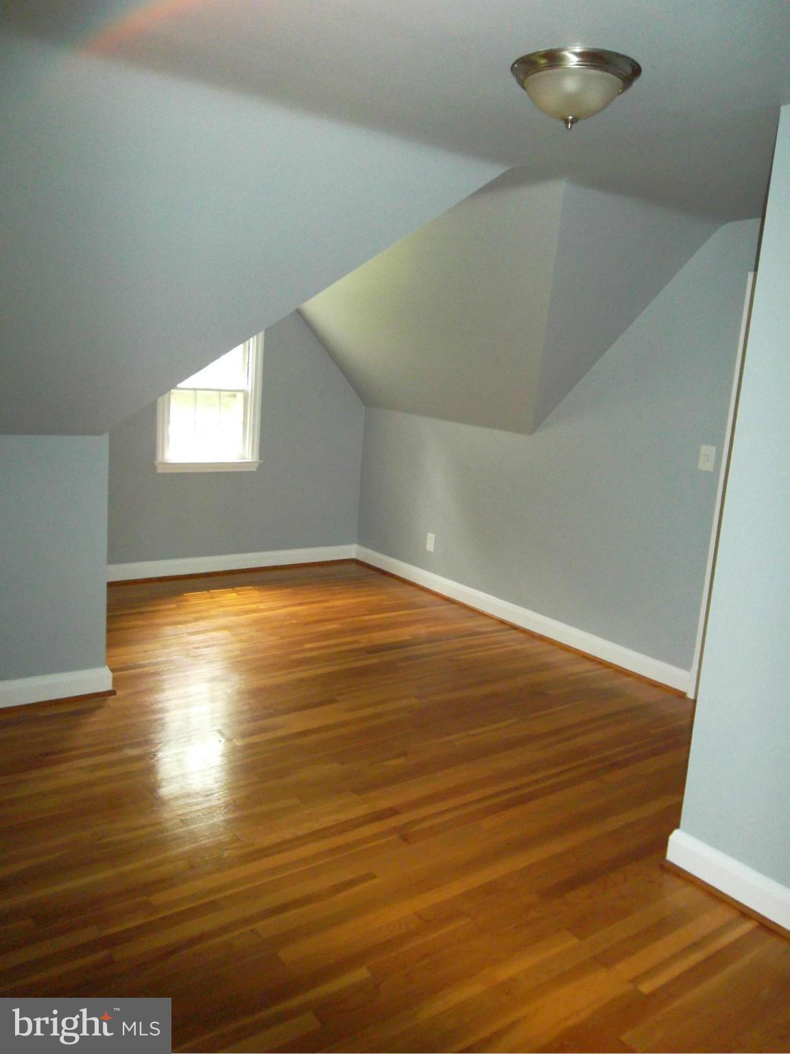 KNOLLBROOK - Residential Lease