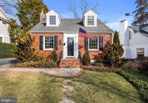 Photo of 1115 N Harrison Street, ARLINGTON, VA 22205 (MLS # VAAR2075408)