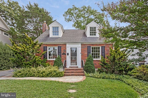 Photo of 1115 N Harrison Street, ARLINGTON, VA 22205 (MLS # VAAR2075408)