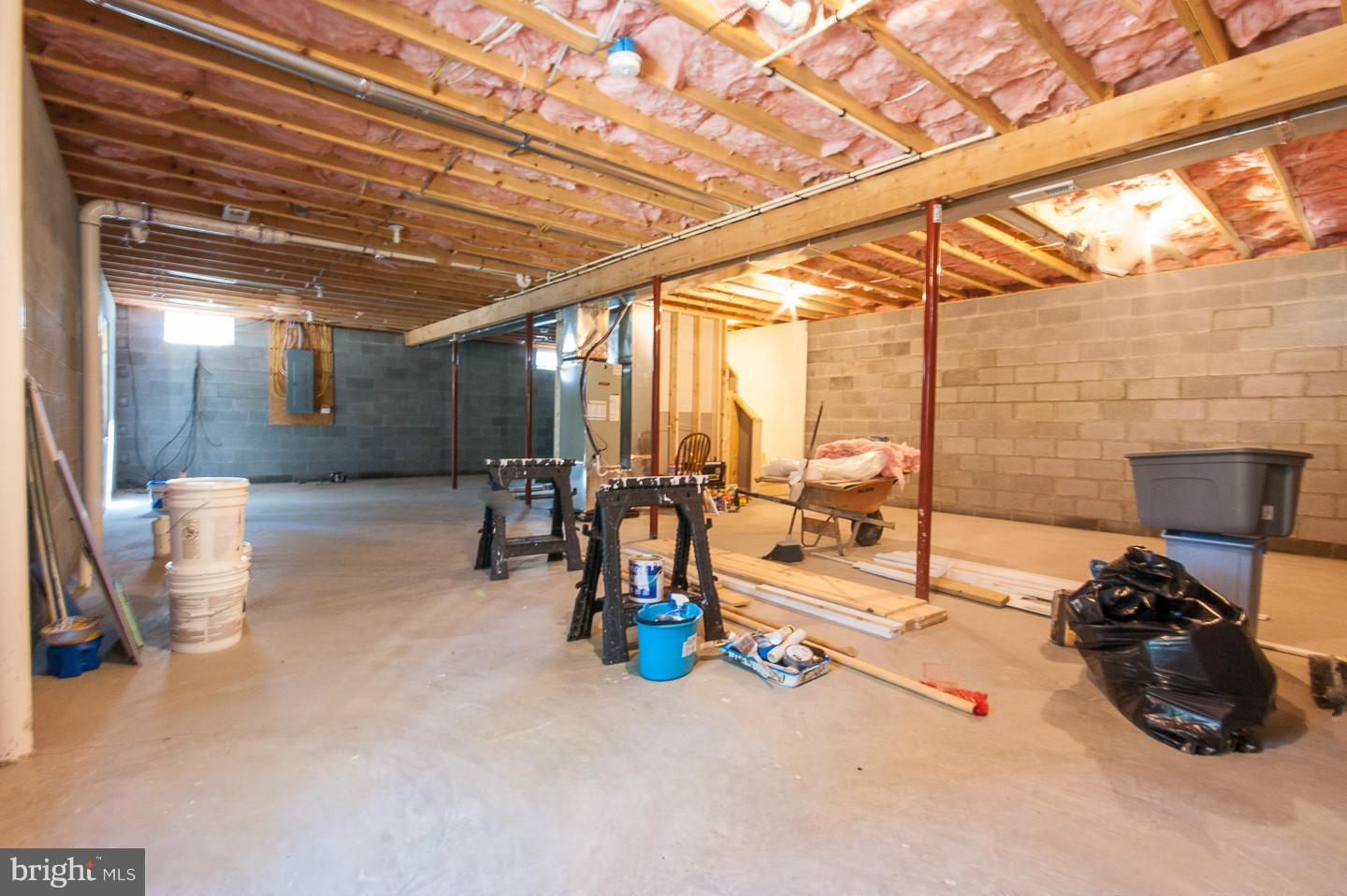 DEER SPRING WOODS - Residential