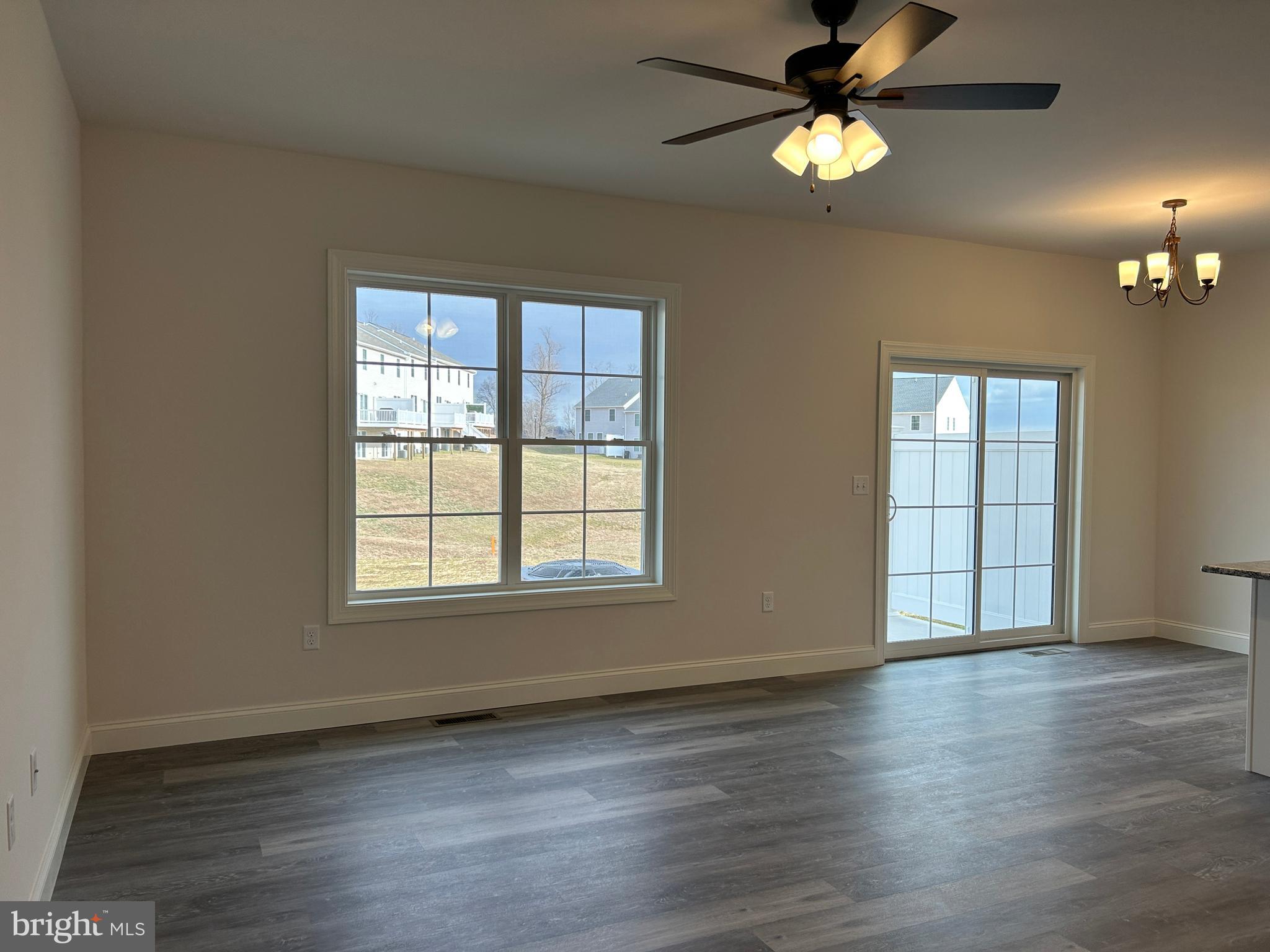 WOODLAND HILLS - Residential