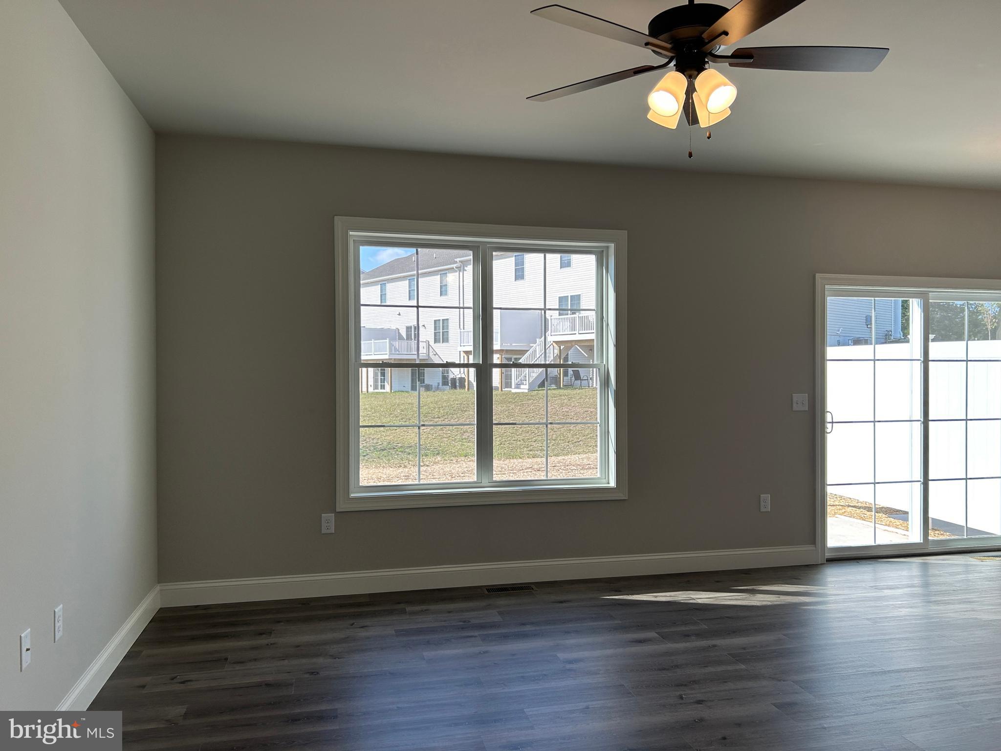 WOODLAND HILLS - Residential