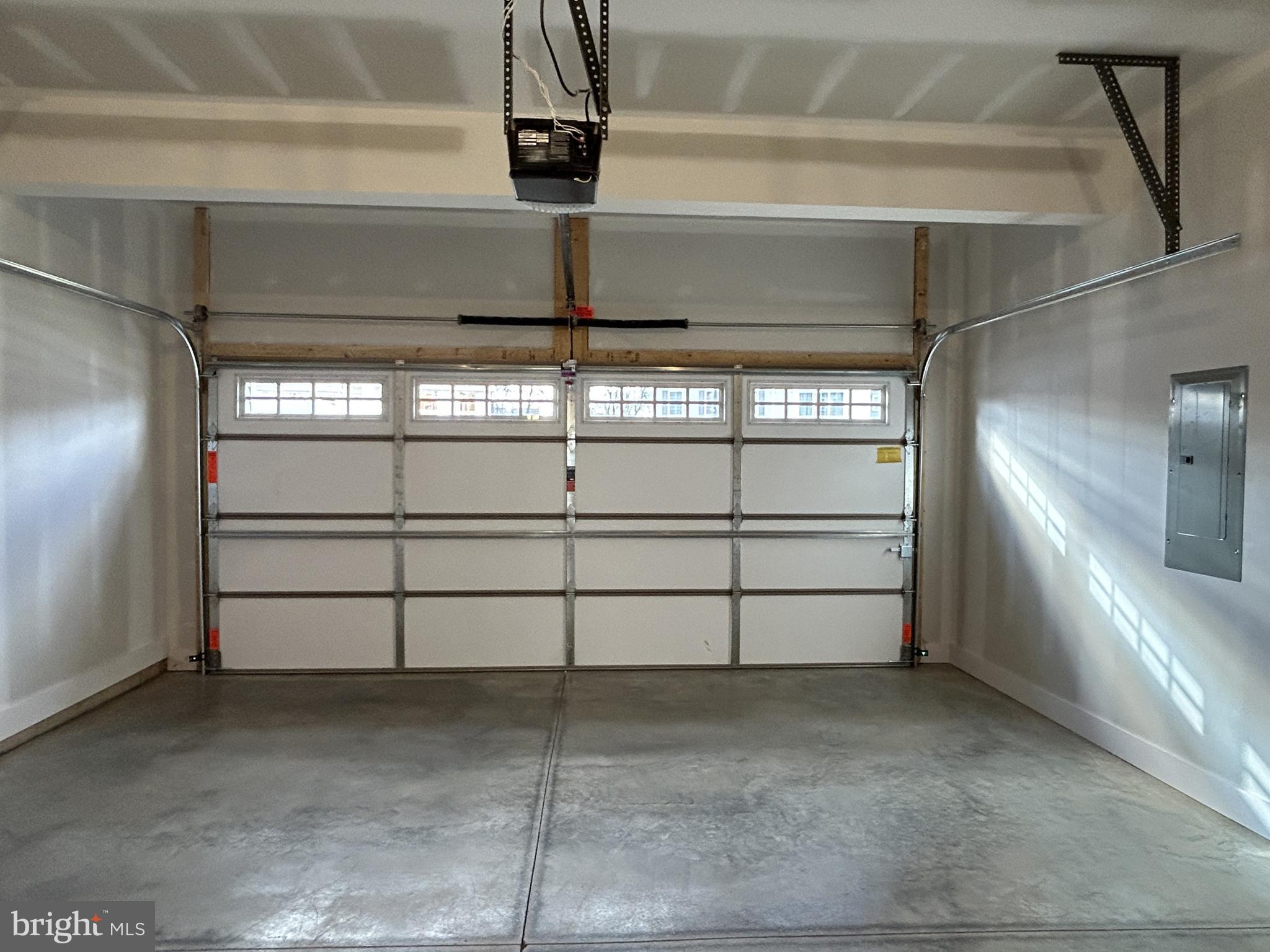 WOODLAND HILLS - Residential