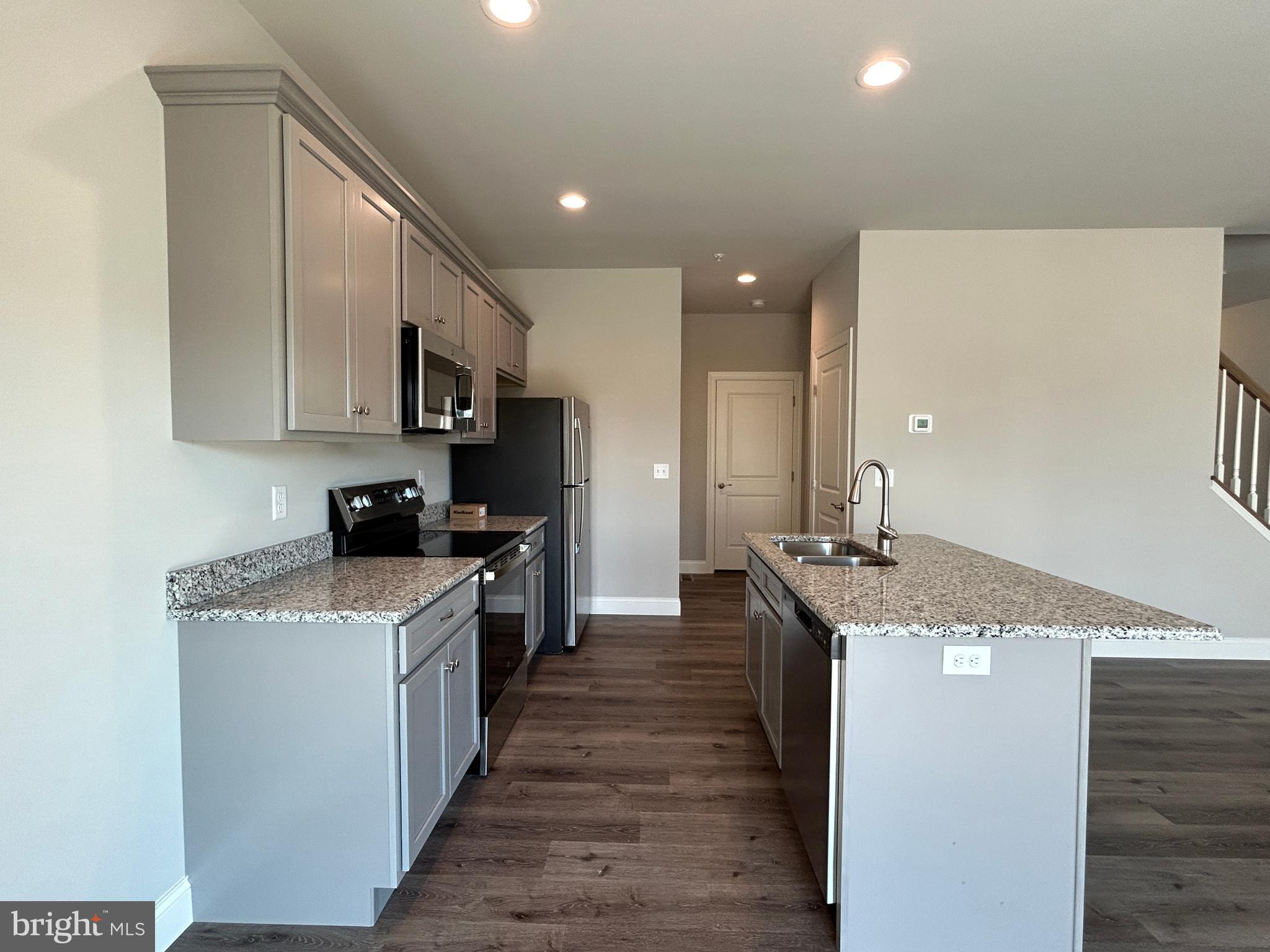 WOODLAND HILLS - Residential