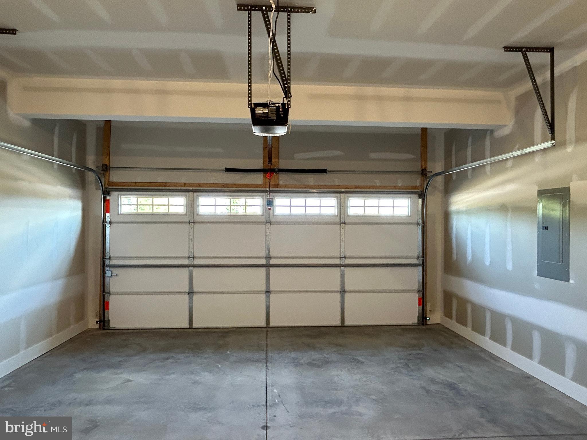 WOODLAND HILLS - Residential