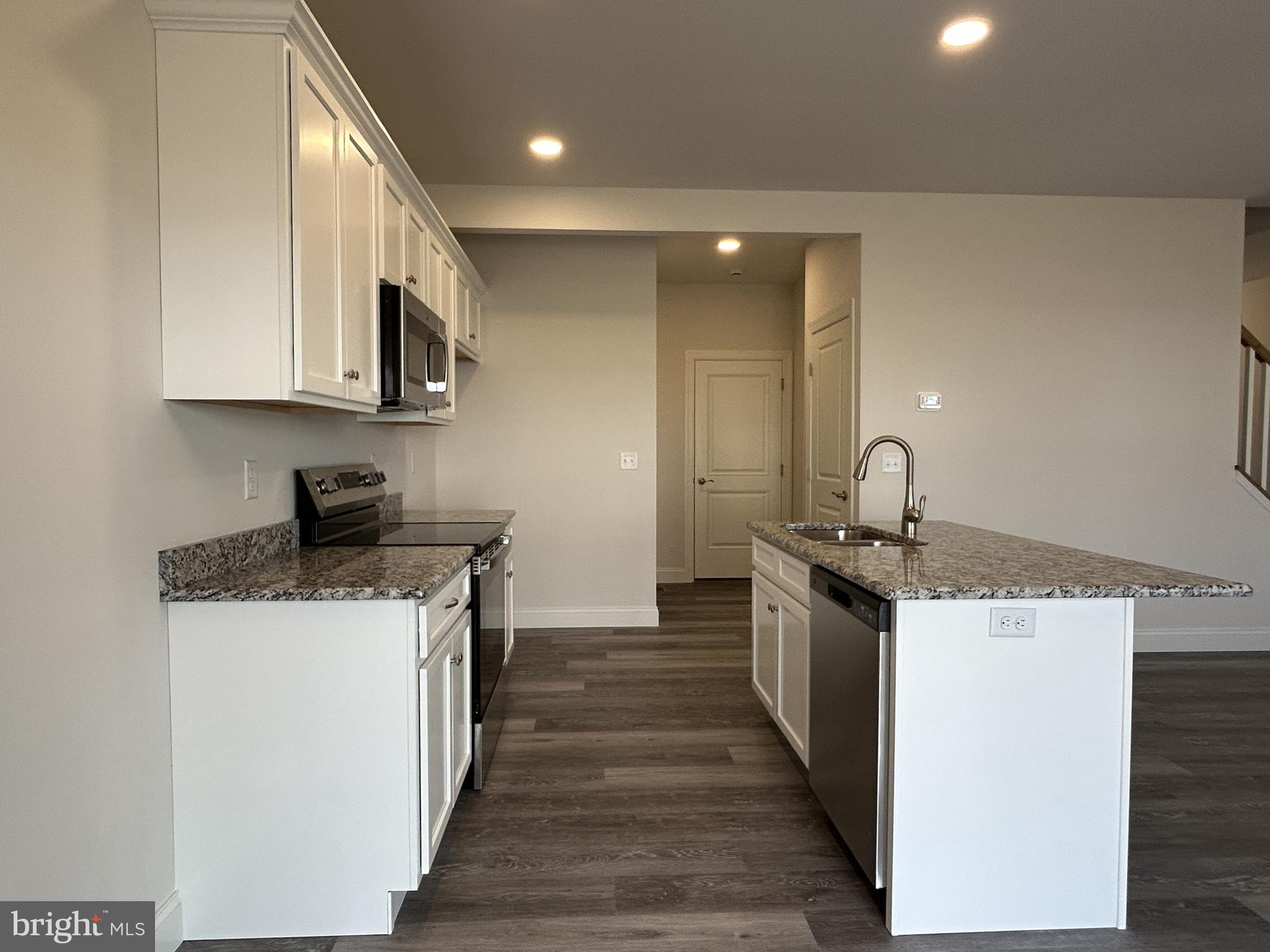 WOODLAND HILLS - Residential