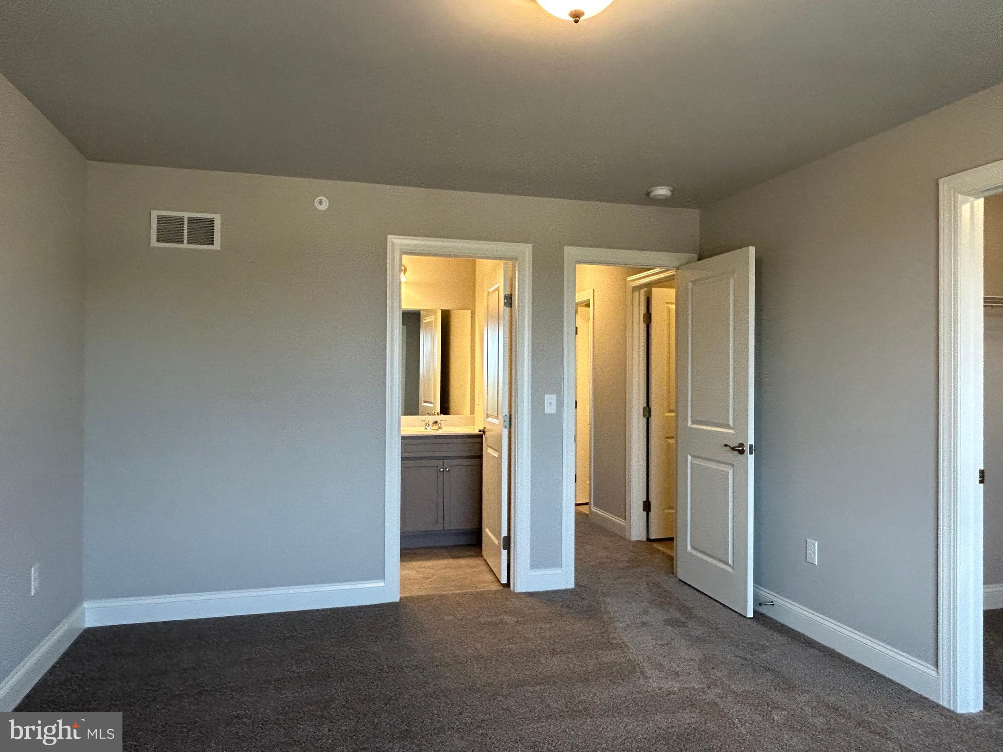 WOODLAND HILLS - Residential