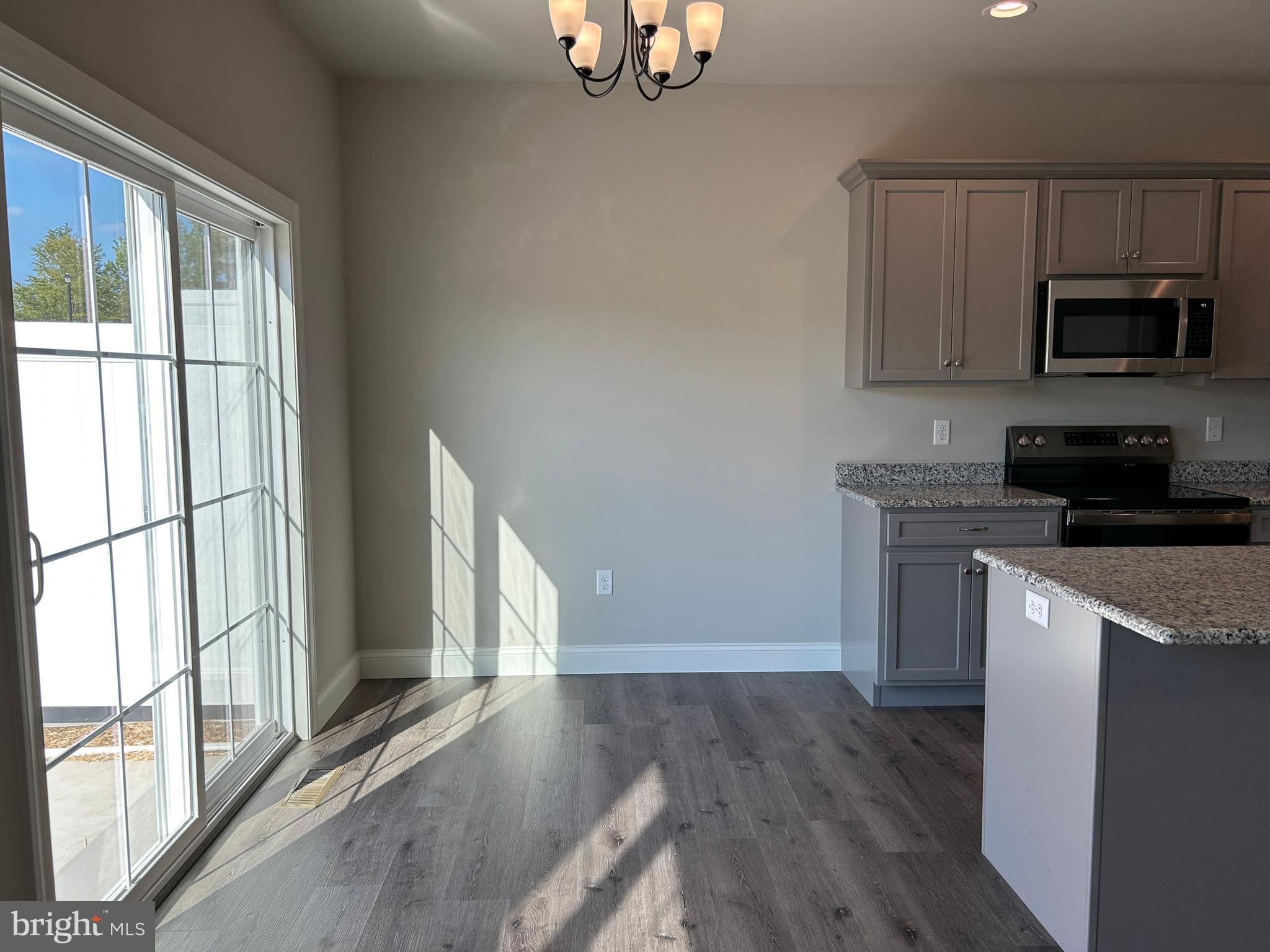 WOODLAND HILLS - Residential