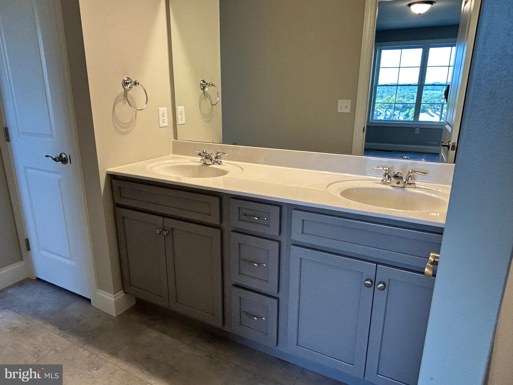 WOODLAND HILLS - Residential