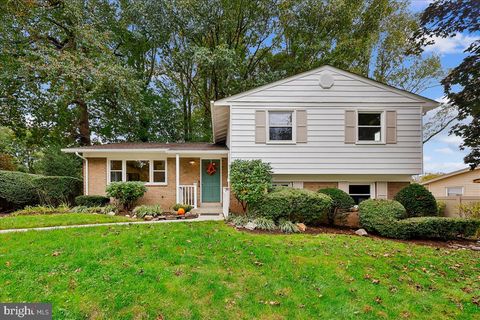 Photo of 14104 Bauer Drive, ROCKVILLE, MD 20853 (MLS # MDMC2204134)