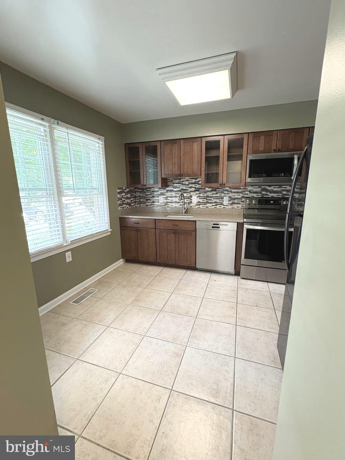 LAKE RIDGE - Residential Lease