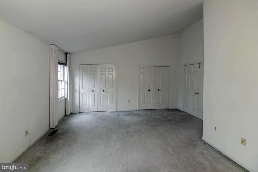 FALLSBERRY - Residential Lease