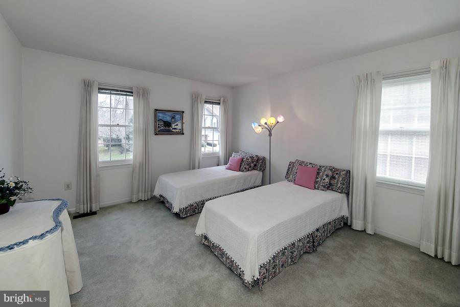 FALLSBERRY - Residential Lease