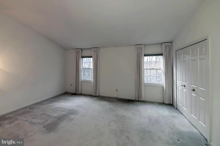 FALLSBERRY - Residential Lease