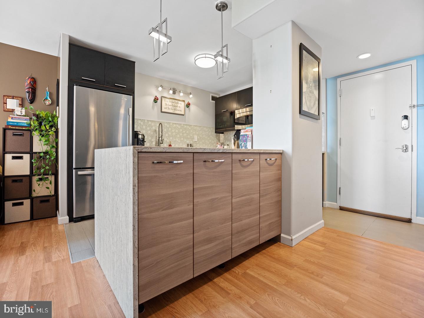 PRESIDENTIAL TOWERS - Residential Lease