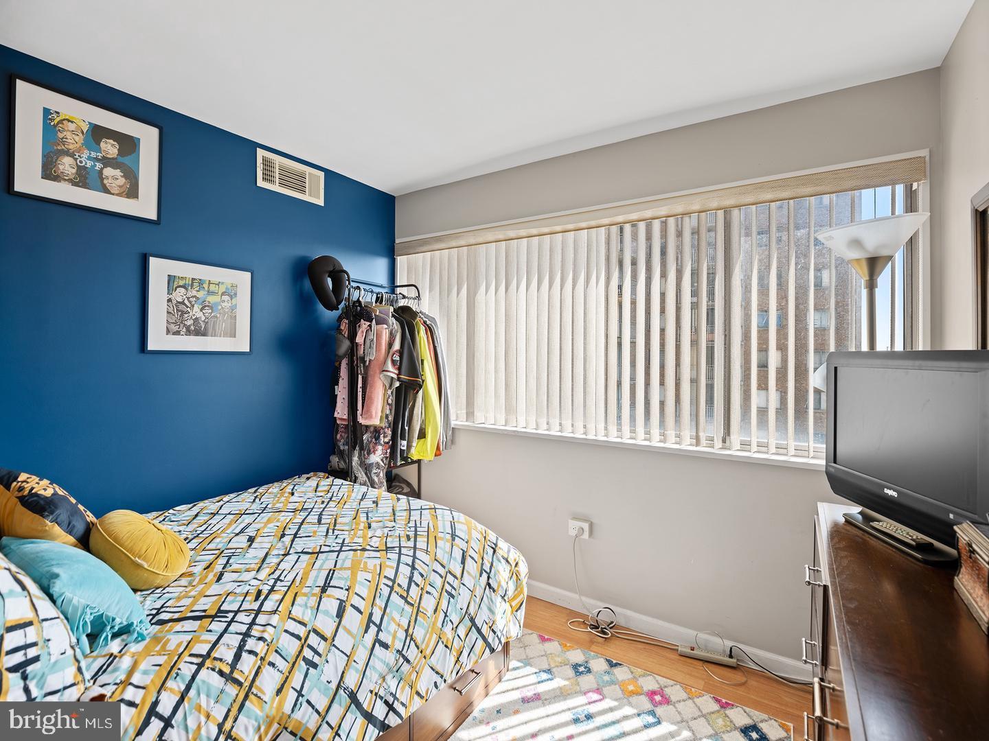 PRESIDENTIAL TOWERS - Residential Lease