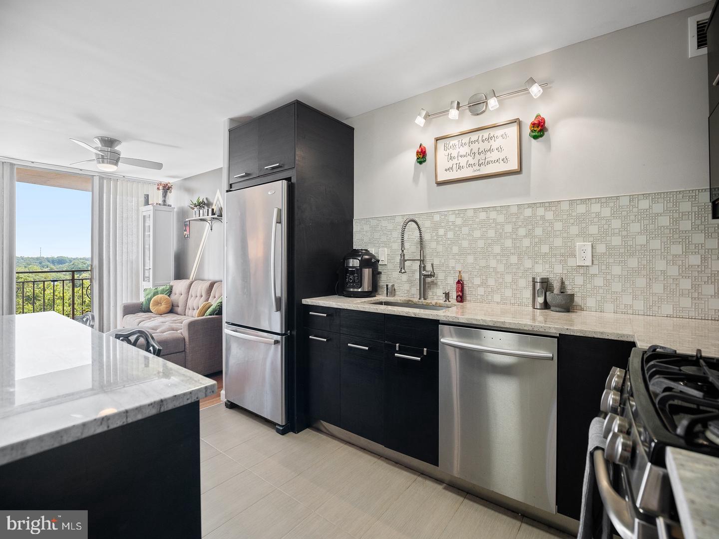 PRESIDENTIAL TOWERS - Residential Lease