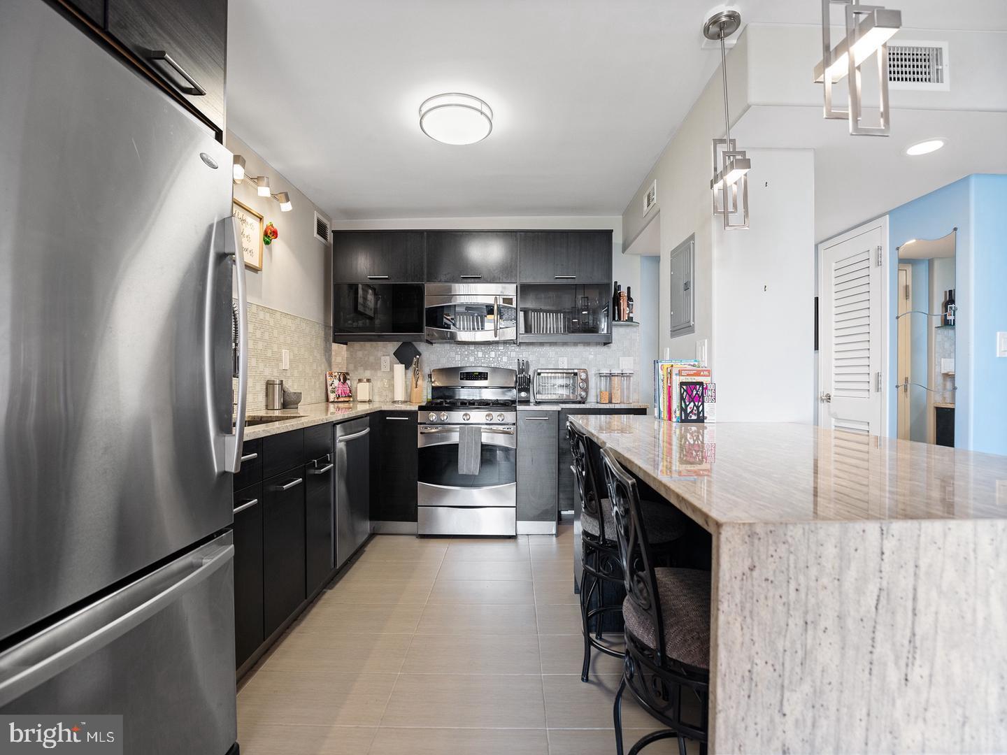 PRESIDENTIAL TOWERS - Residential Lease