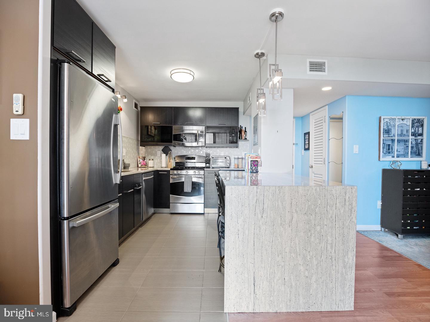 PRESIDENTIAL TOWERS - Residential Lease