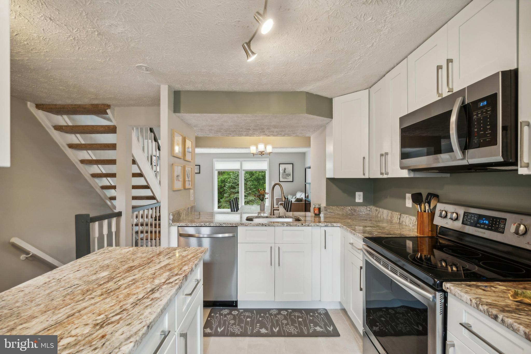 RESTON - Residential